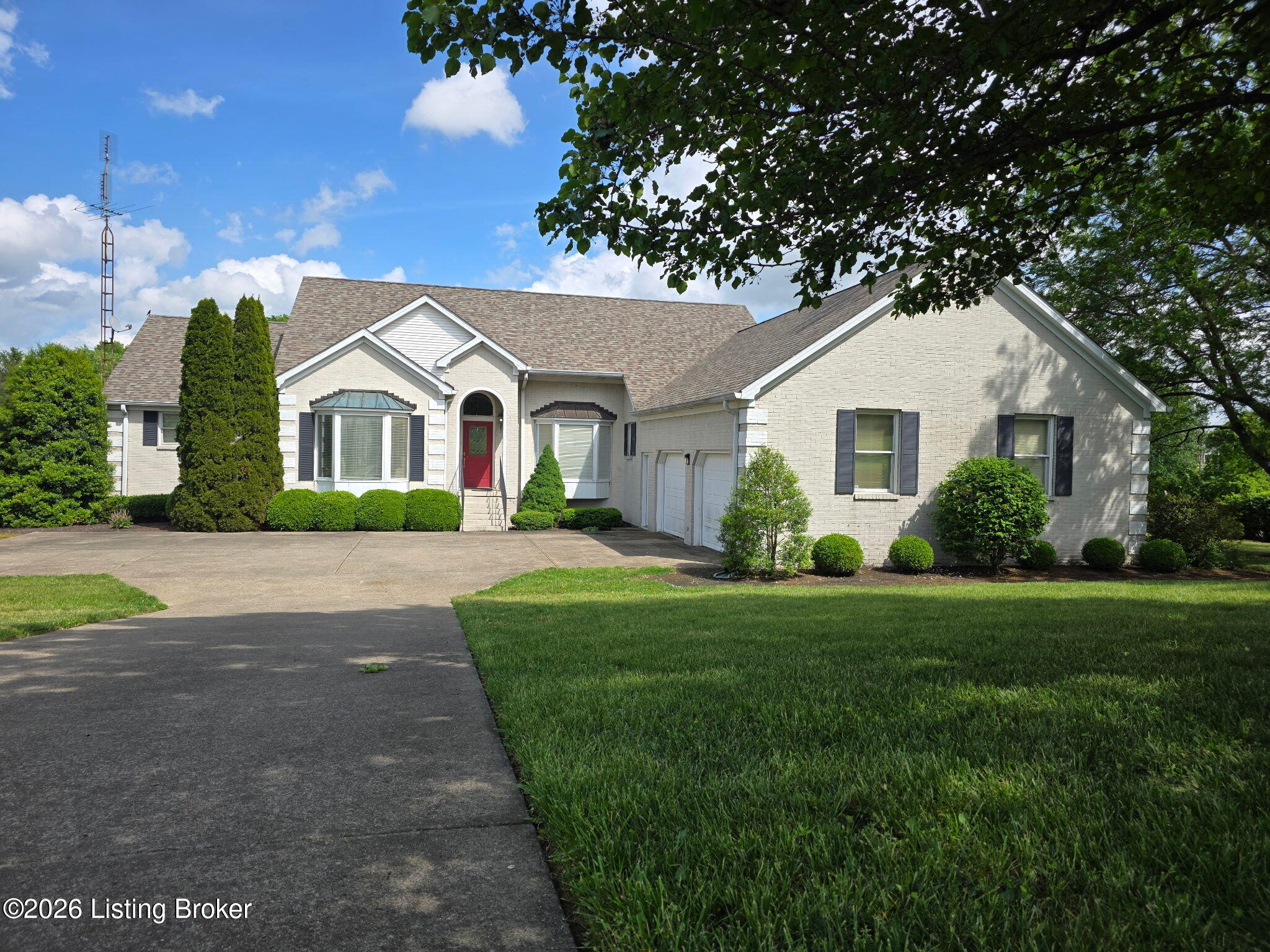102 Lakeview Dr — photo