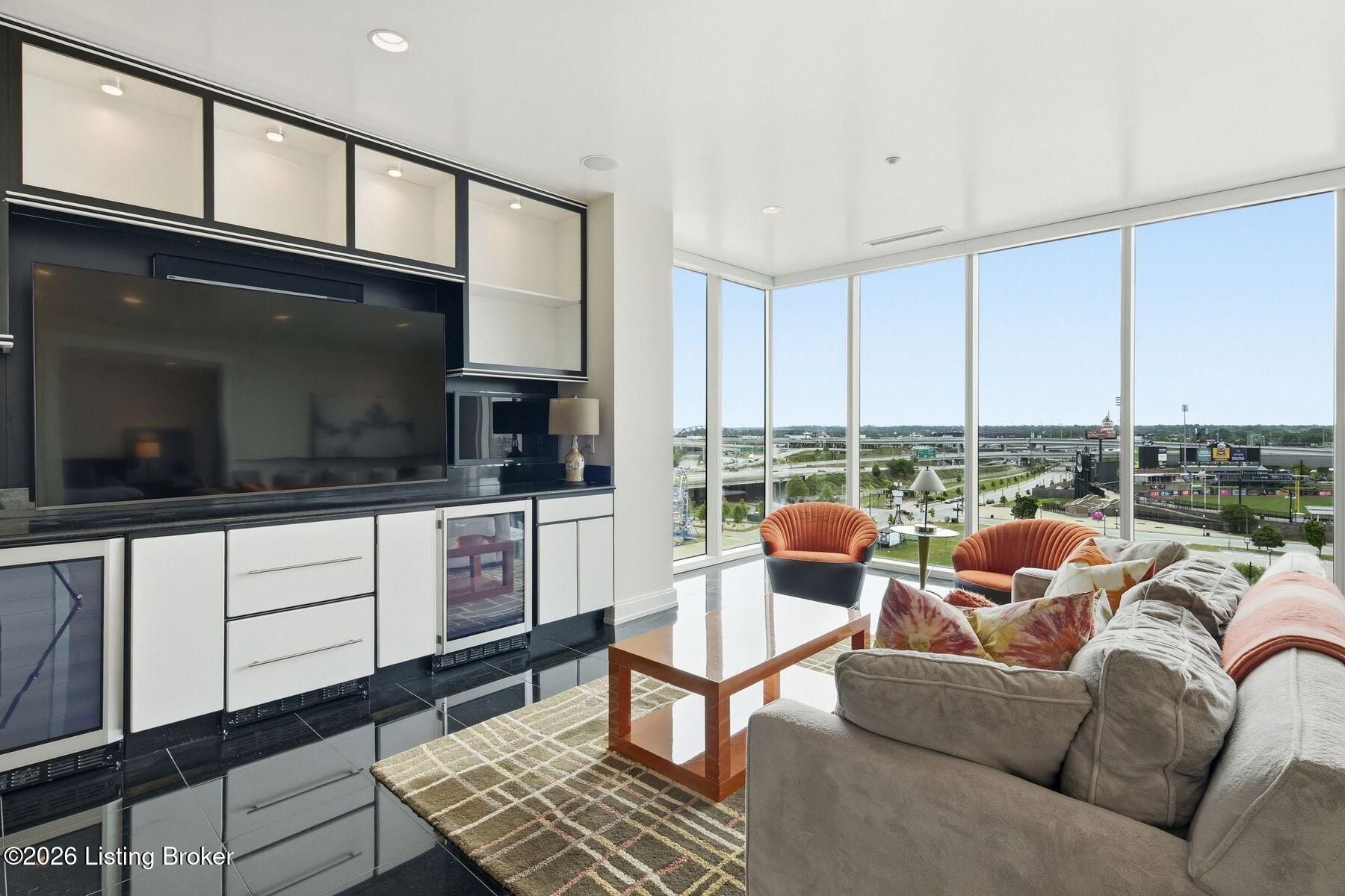 222 E Witherspoon St 703 — photo