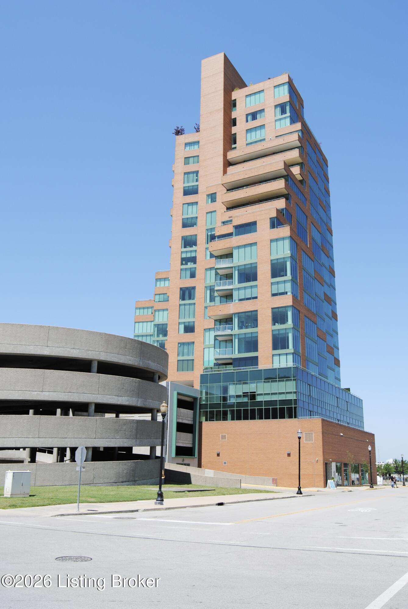 222 E Witherspoon St 603 — photo