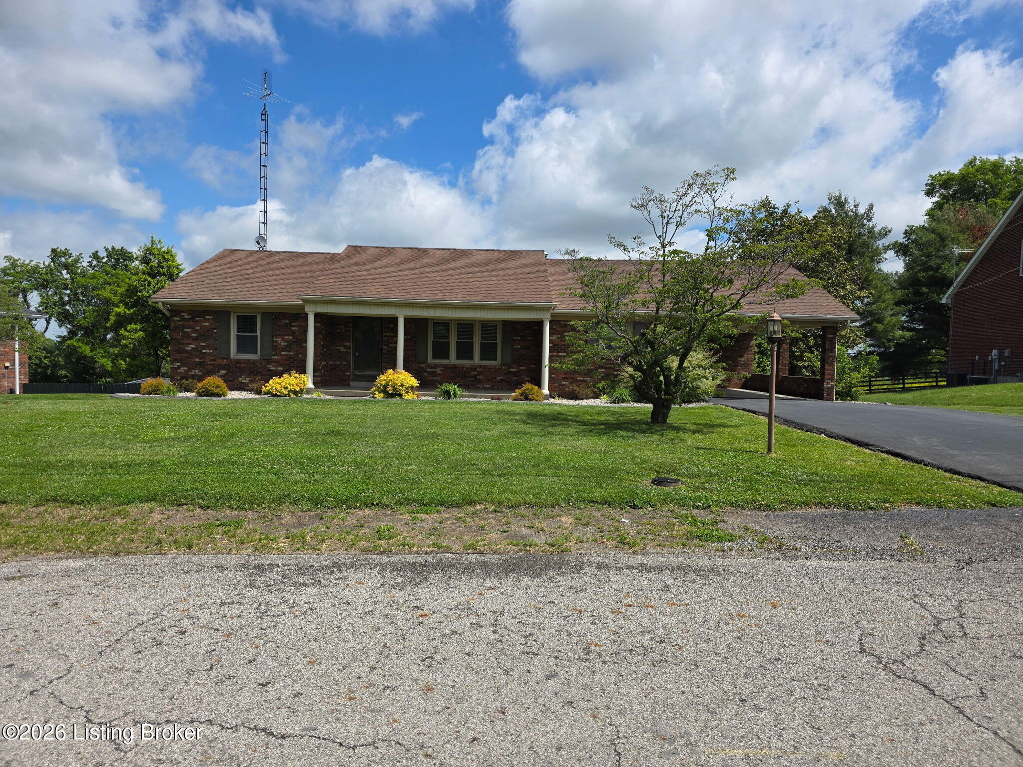 309 E Grundy Ave — photo