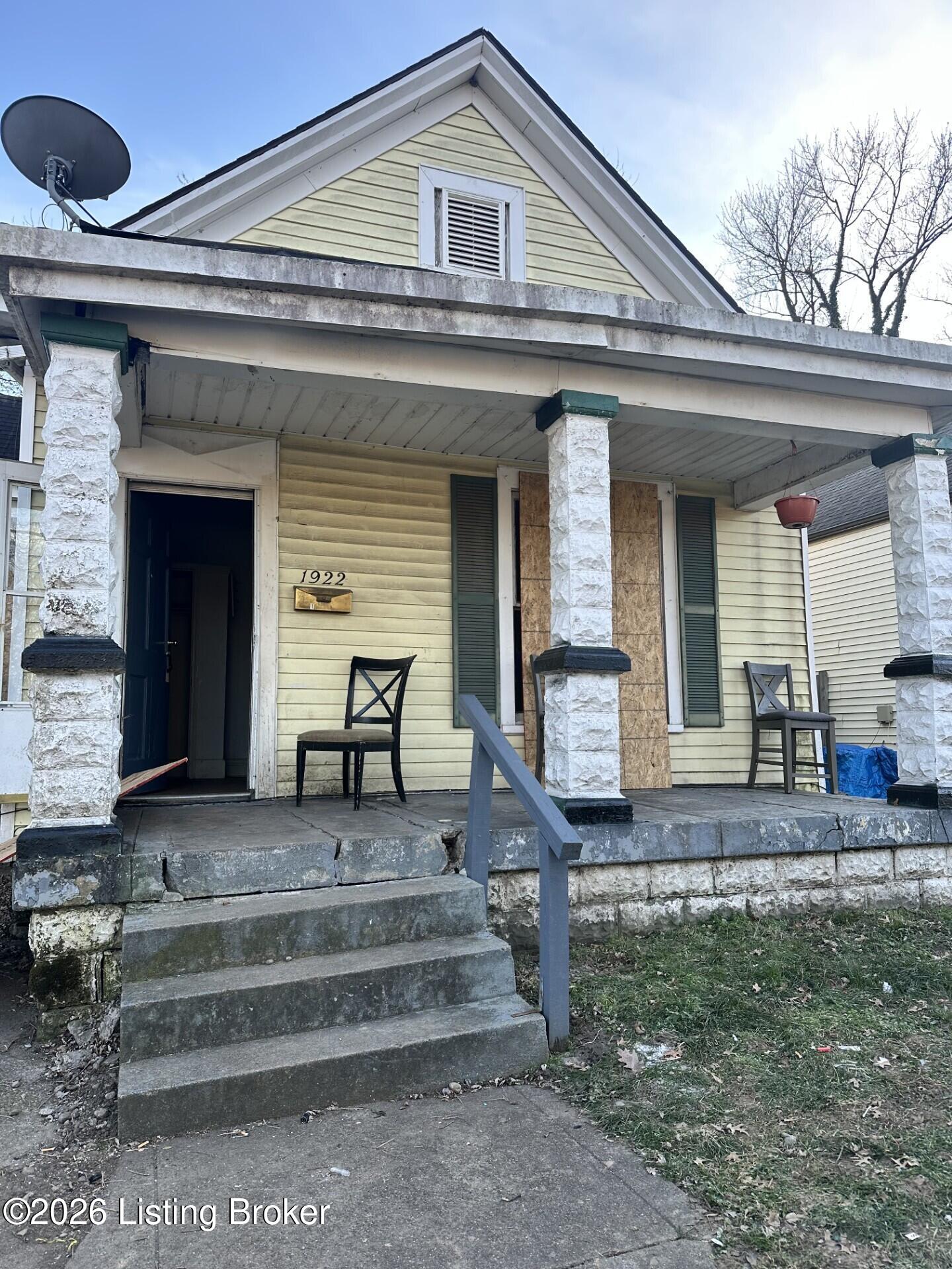 1922 Rowan St — photo