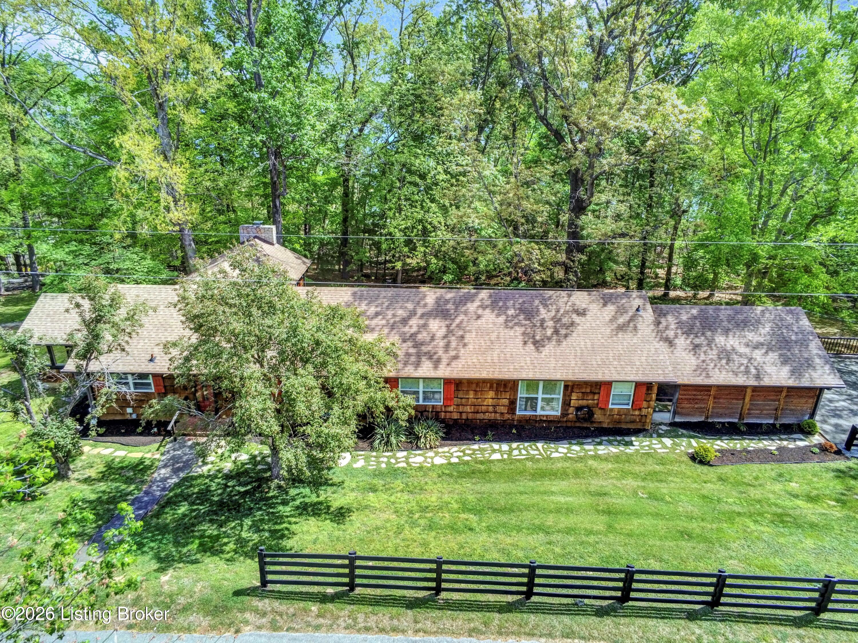 131 Lakeside Dr — photo
