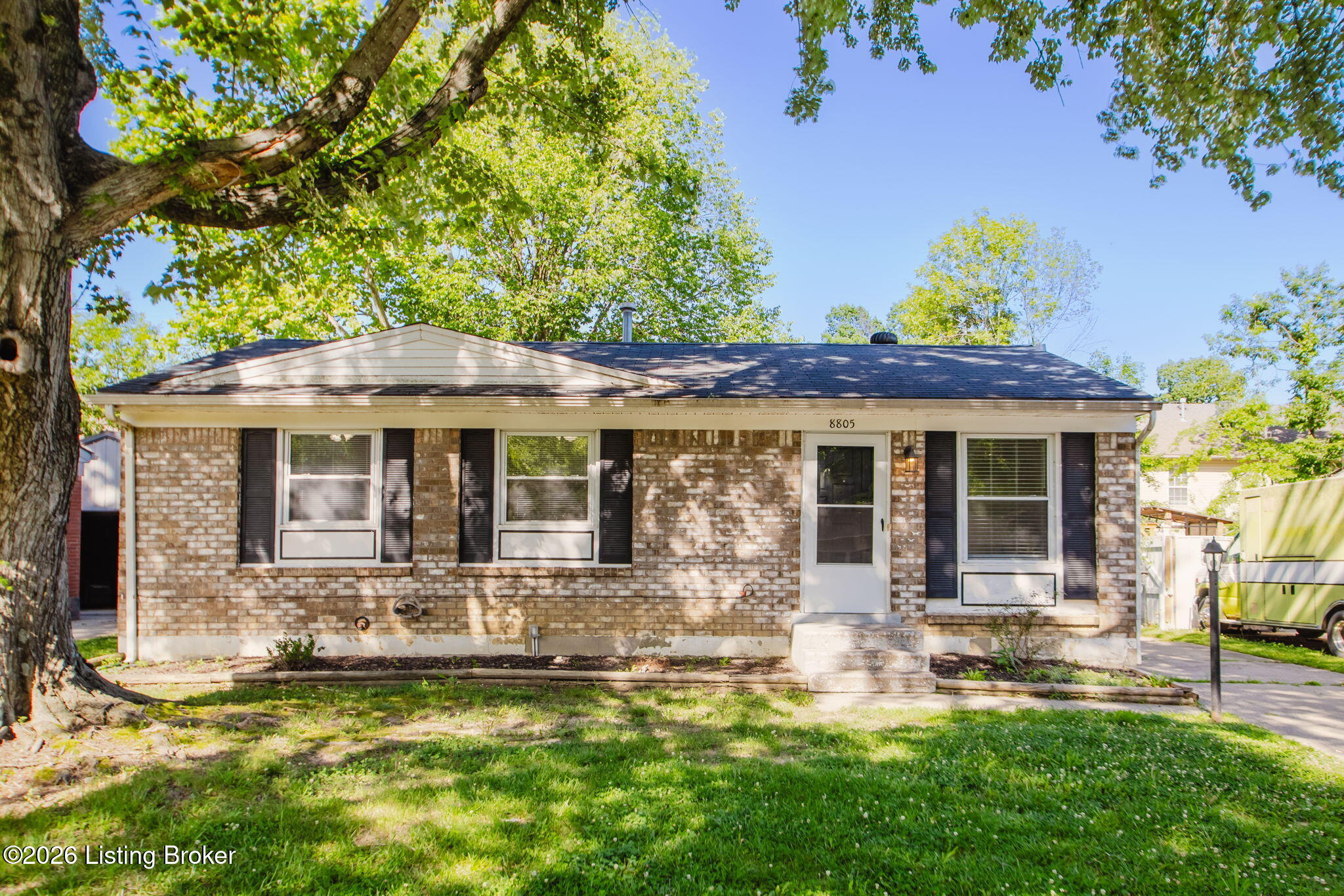 8805 Maplecreek Dr — photo