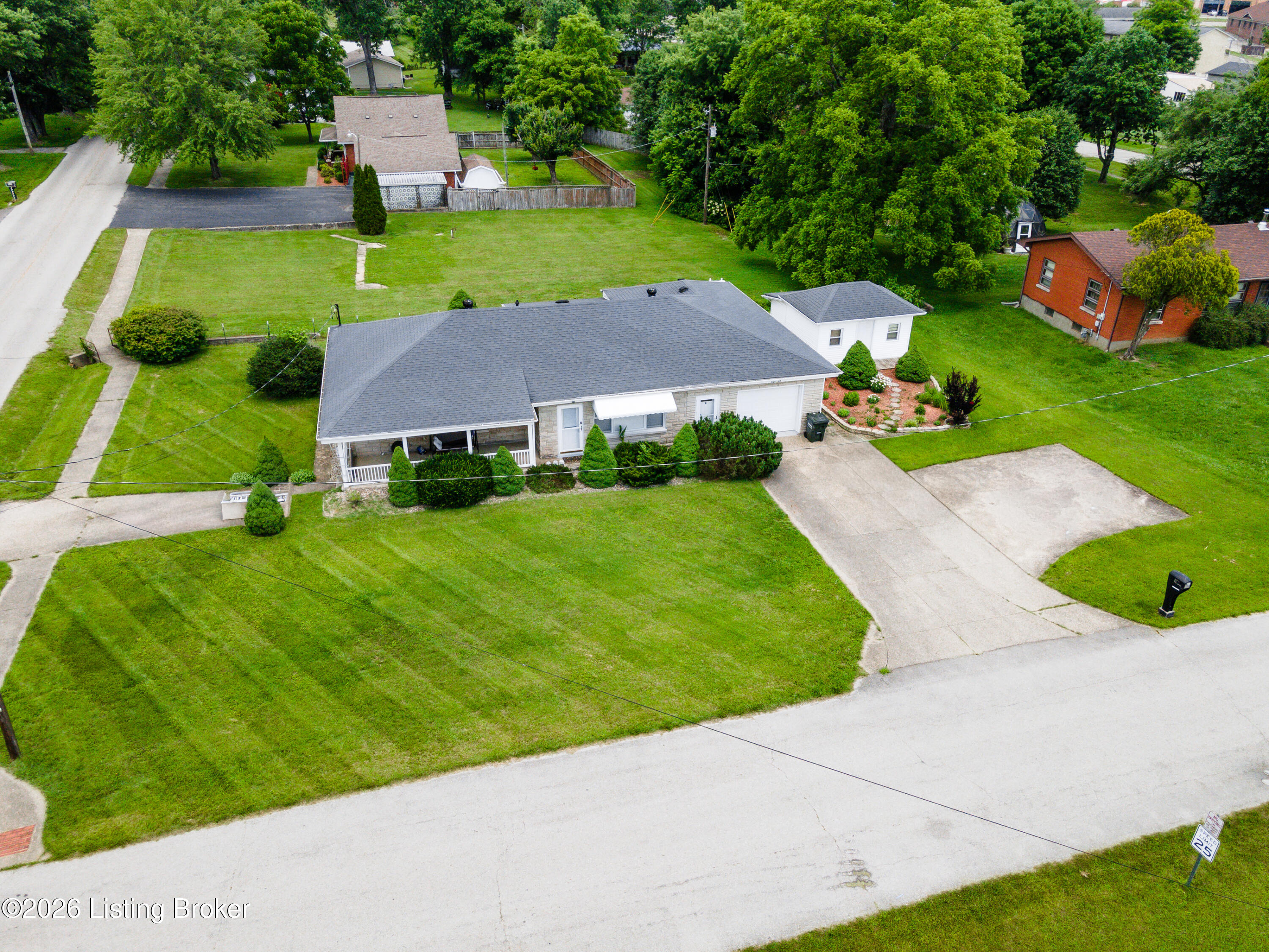 828 W Elm Rd — photo