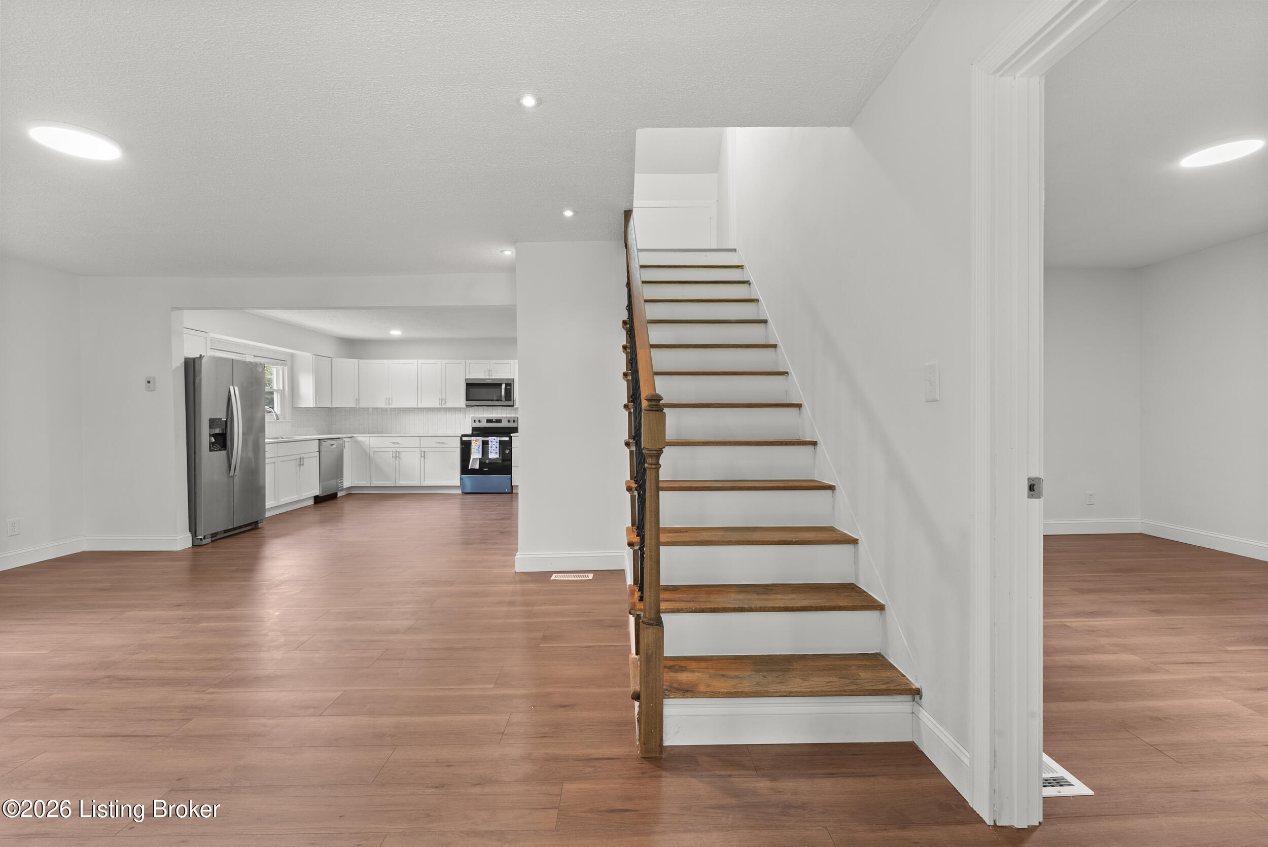8809 Maple Rd, Louisville, KY 40229 — photo 3