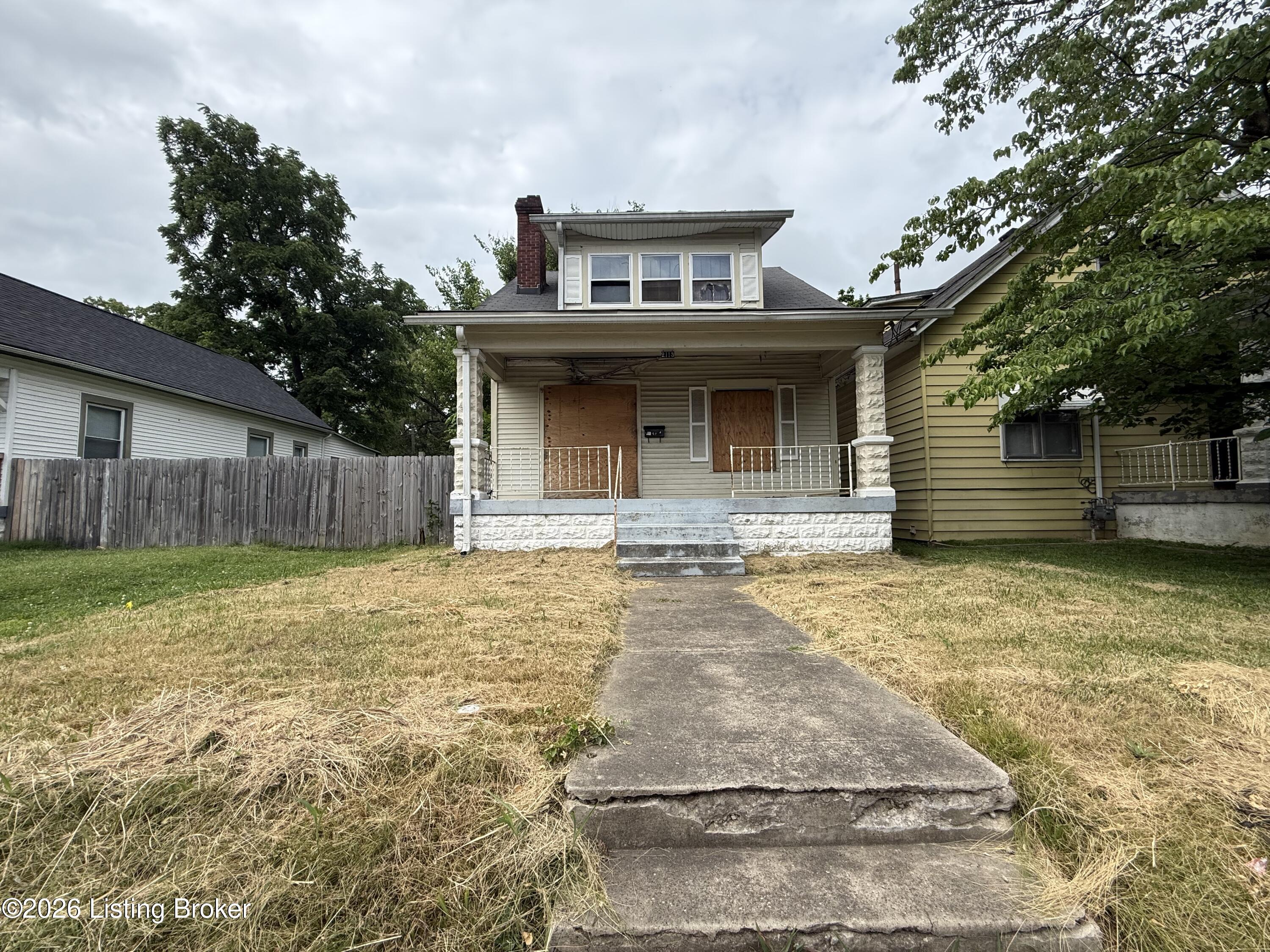 2113 W Hill St — photo
