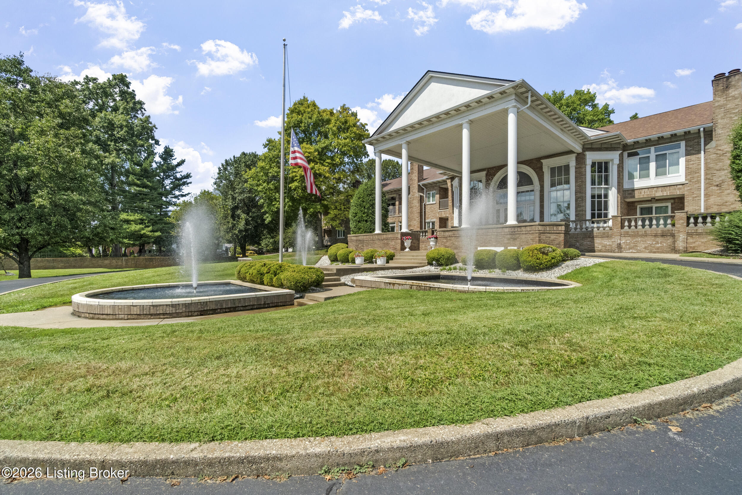 8605 Shelbyville Rd 127 — photo