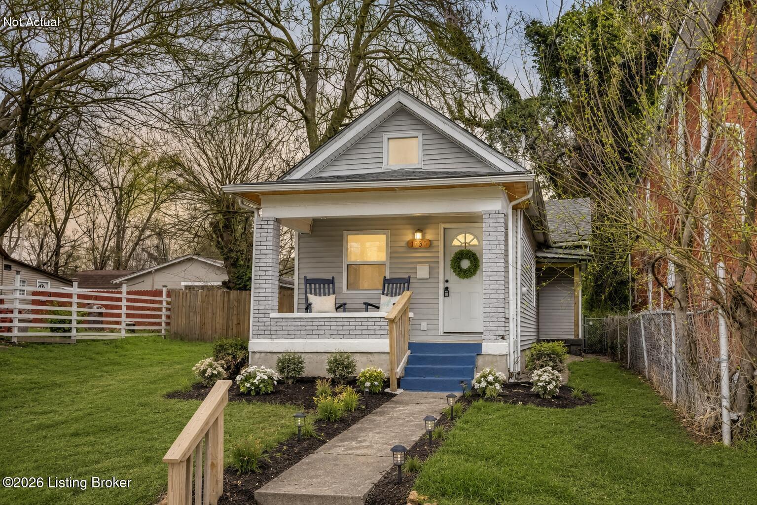 1735 W Ormsby Ave — photo