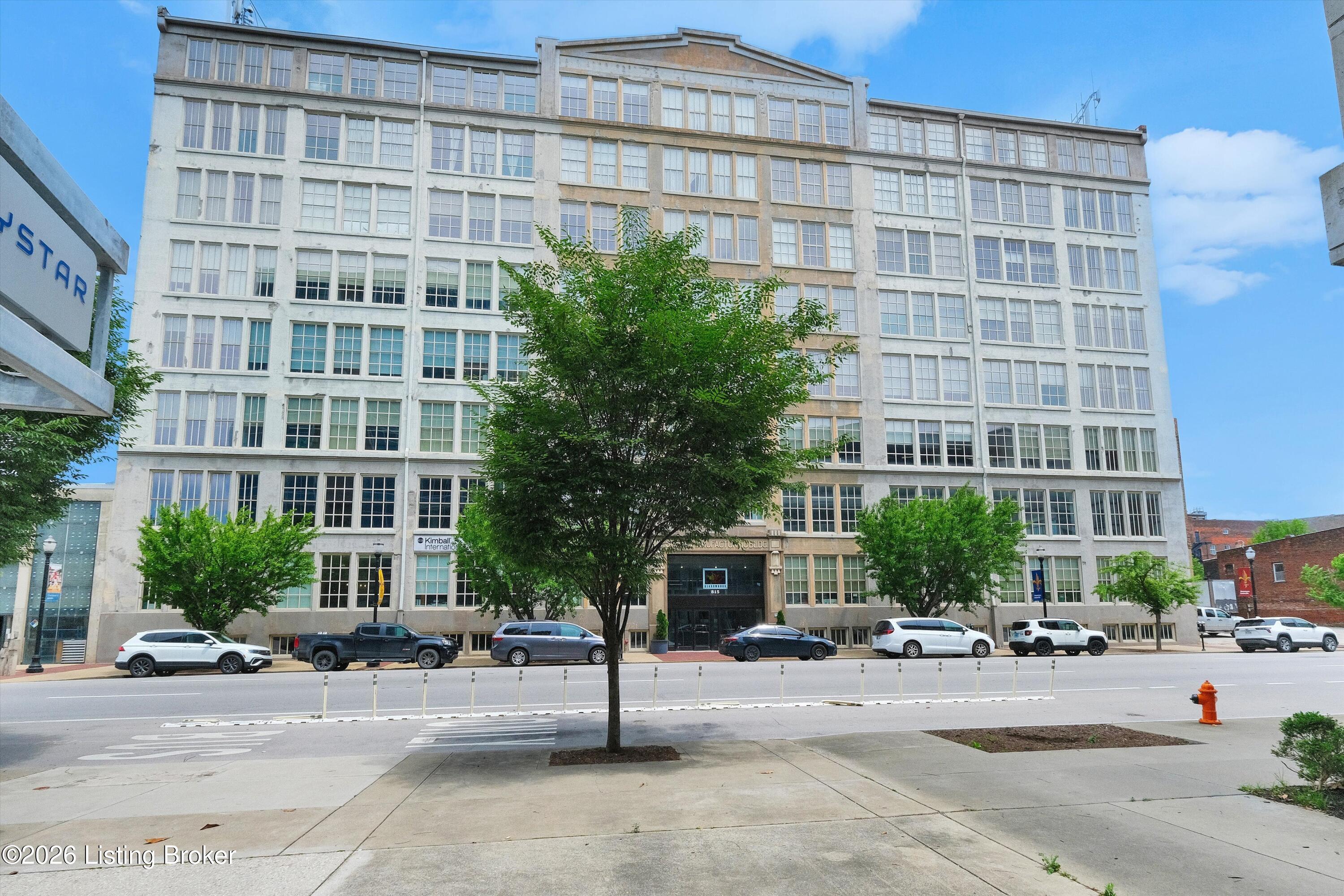 815 W Market St 707 — photo