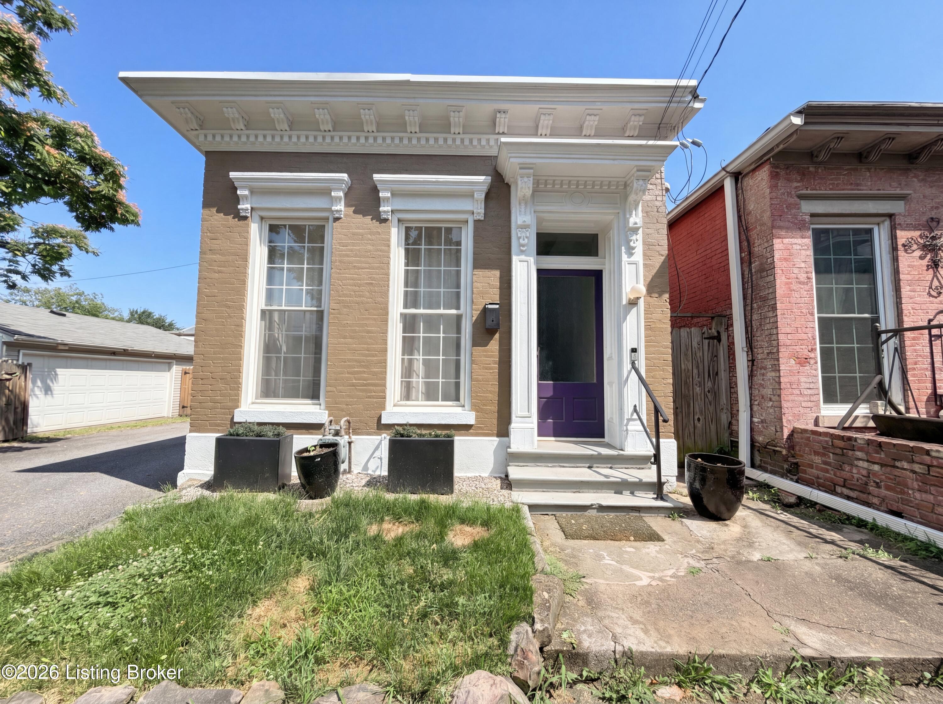1011 Rogers St — photo