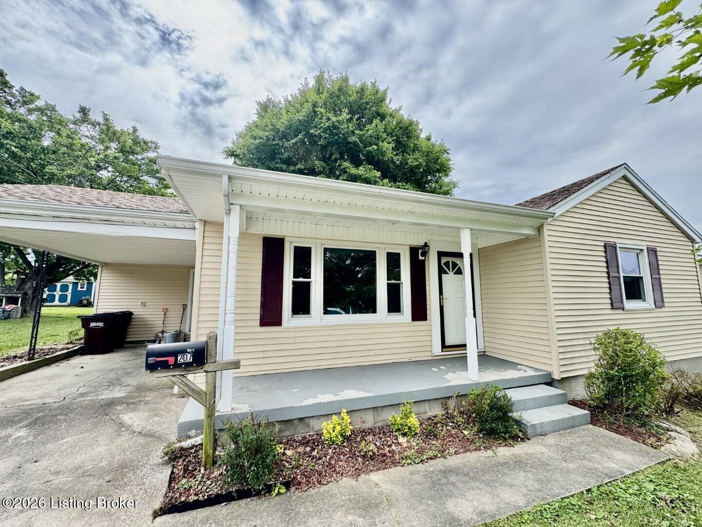 207 Rizer Ave, Springfield, KY 40069 — photo 2
