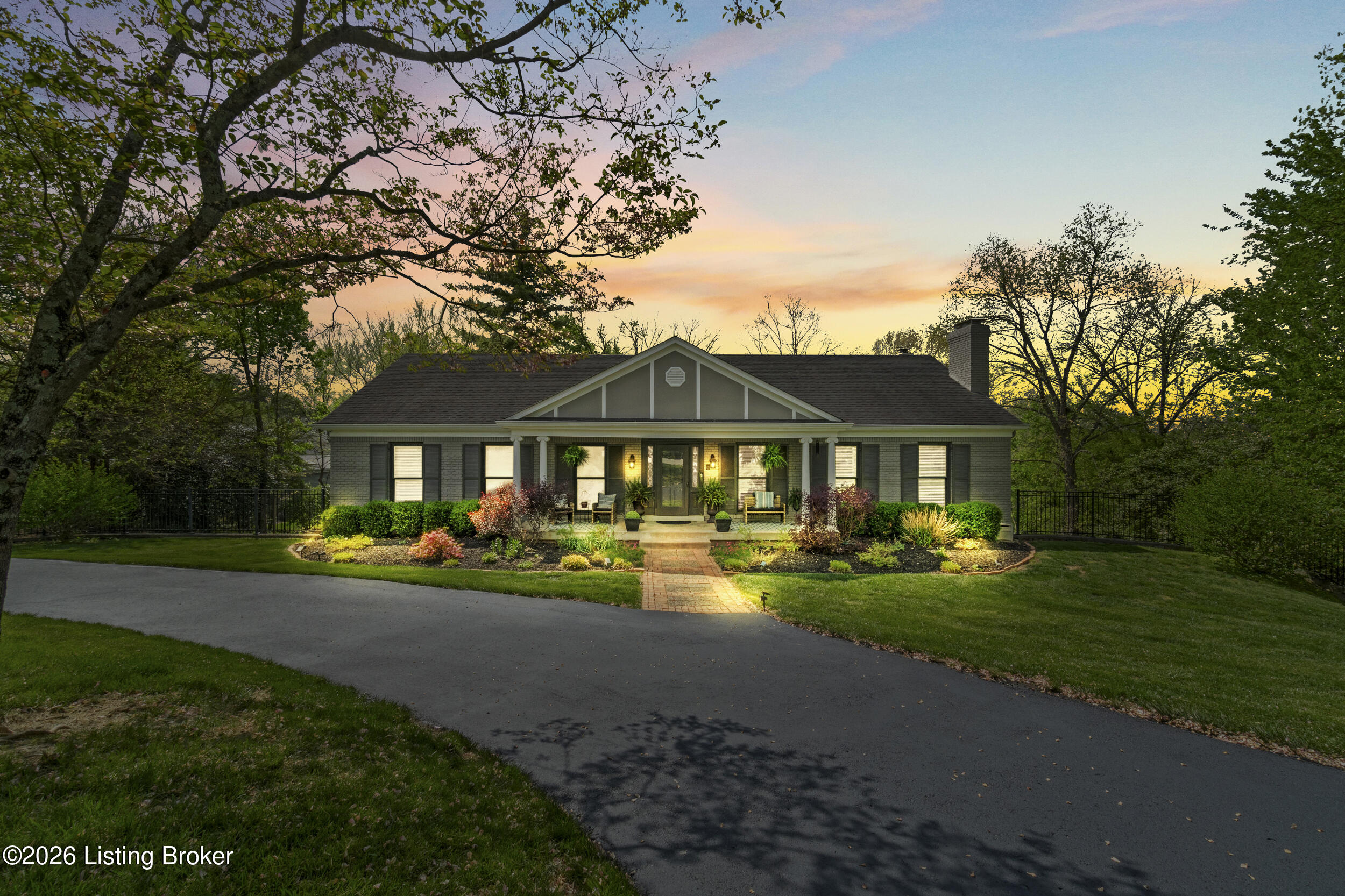 6217 Innes Trace Rd, Louisville, KY 40222 — photo 2