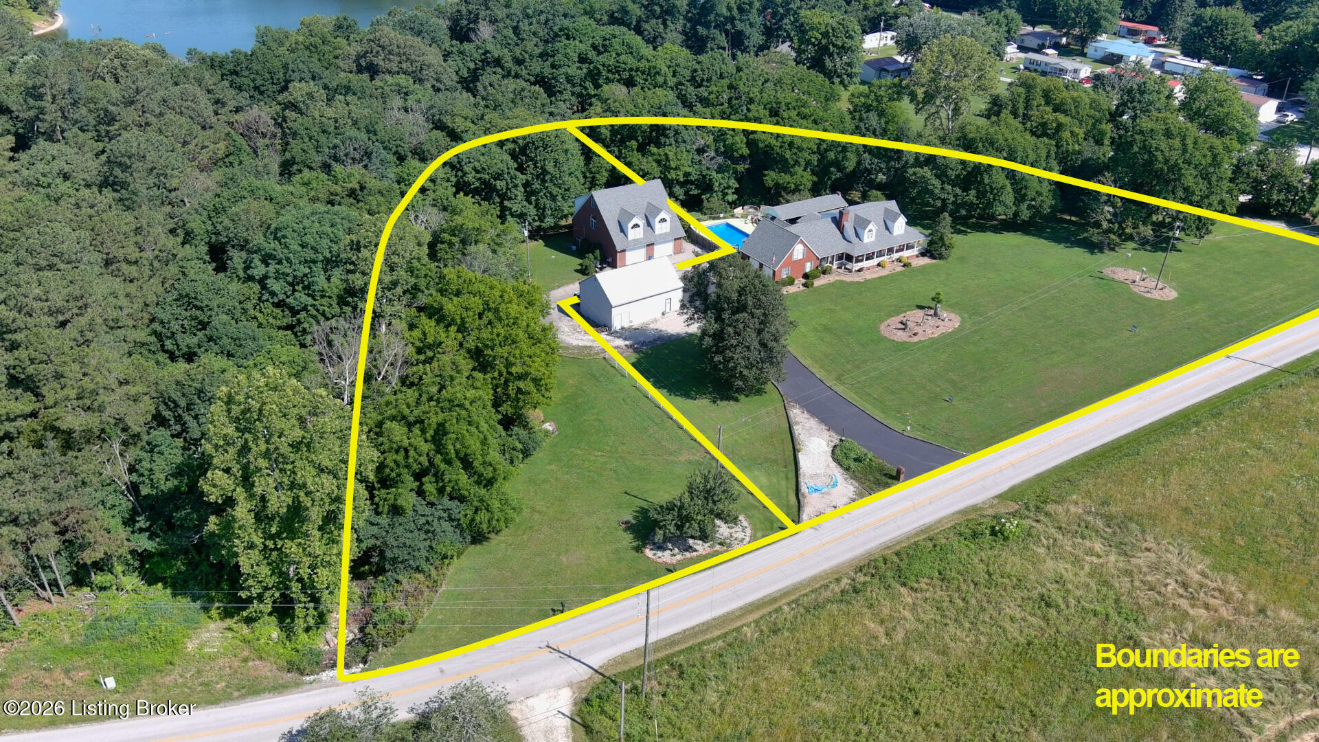 550/572 Dog Creek Rd — photo