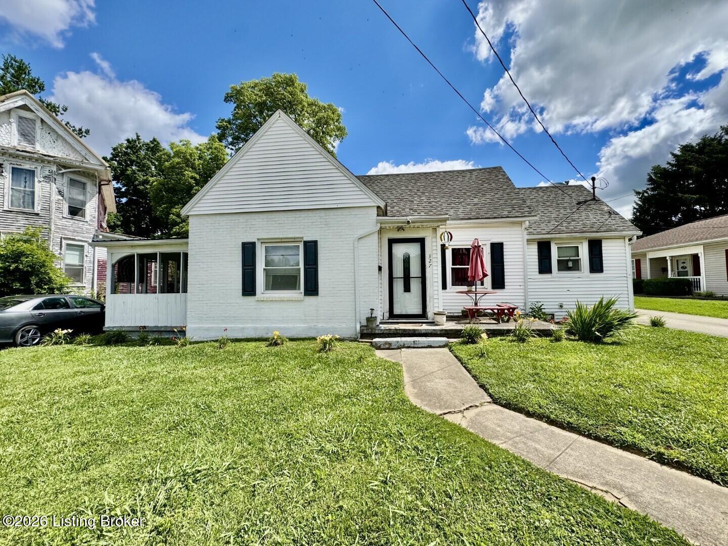 327 E Main St — photo