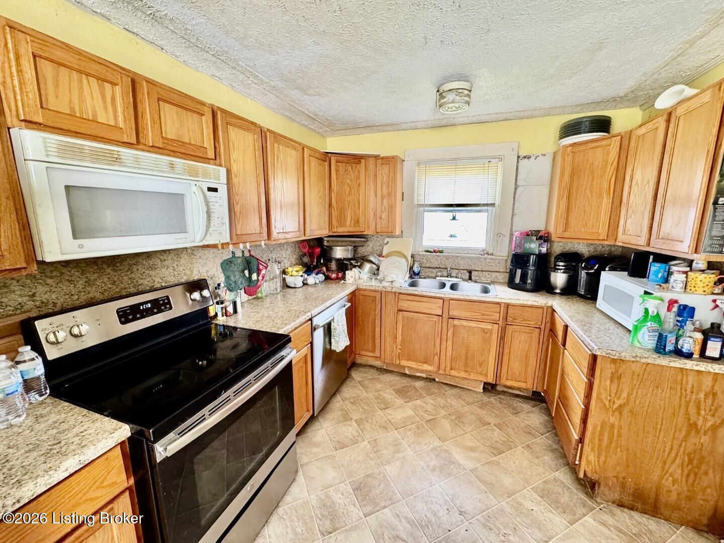 327 E Main St, Springfield, KY 40069 — photo 3