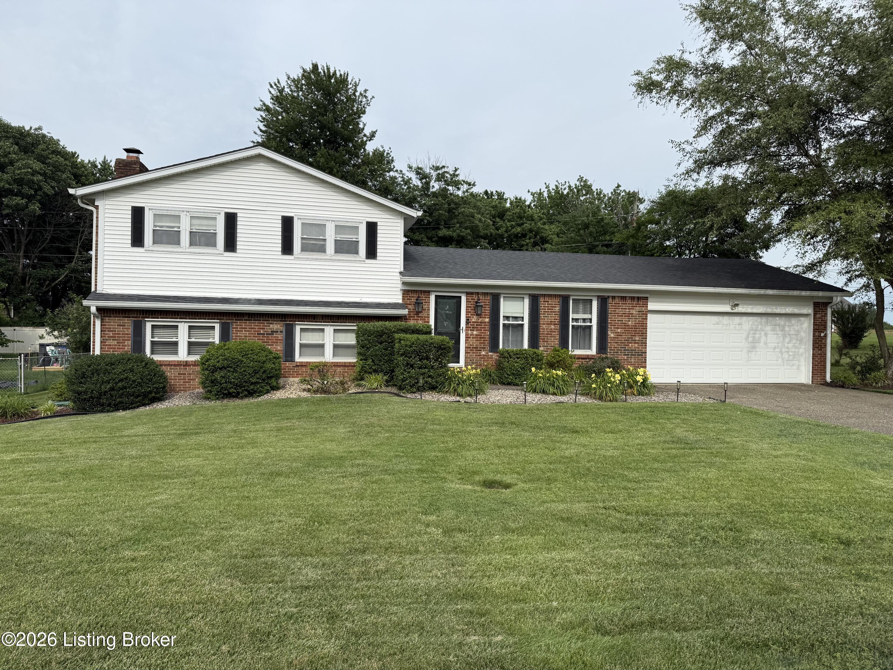 904 Tyler Cir — photo