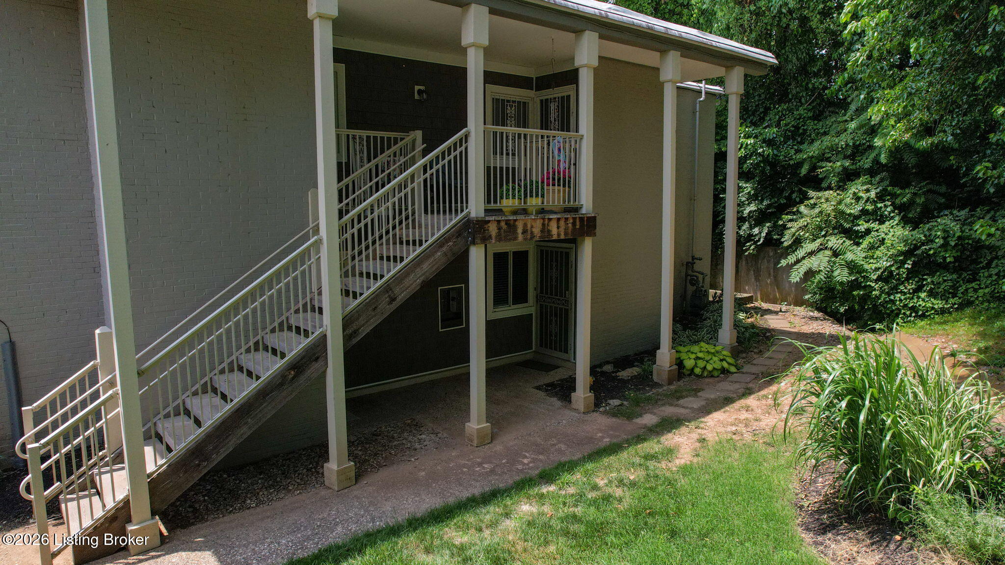 1815 Gardiner Ln Apt F52 — photo