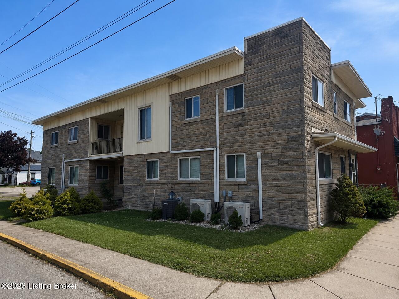 206 N Oak St 8 — photo