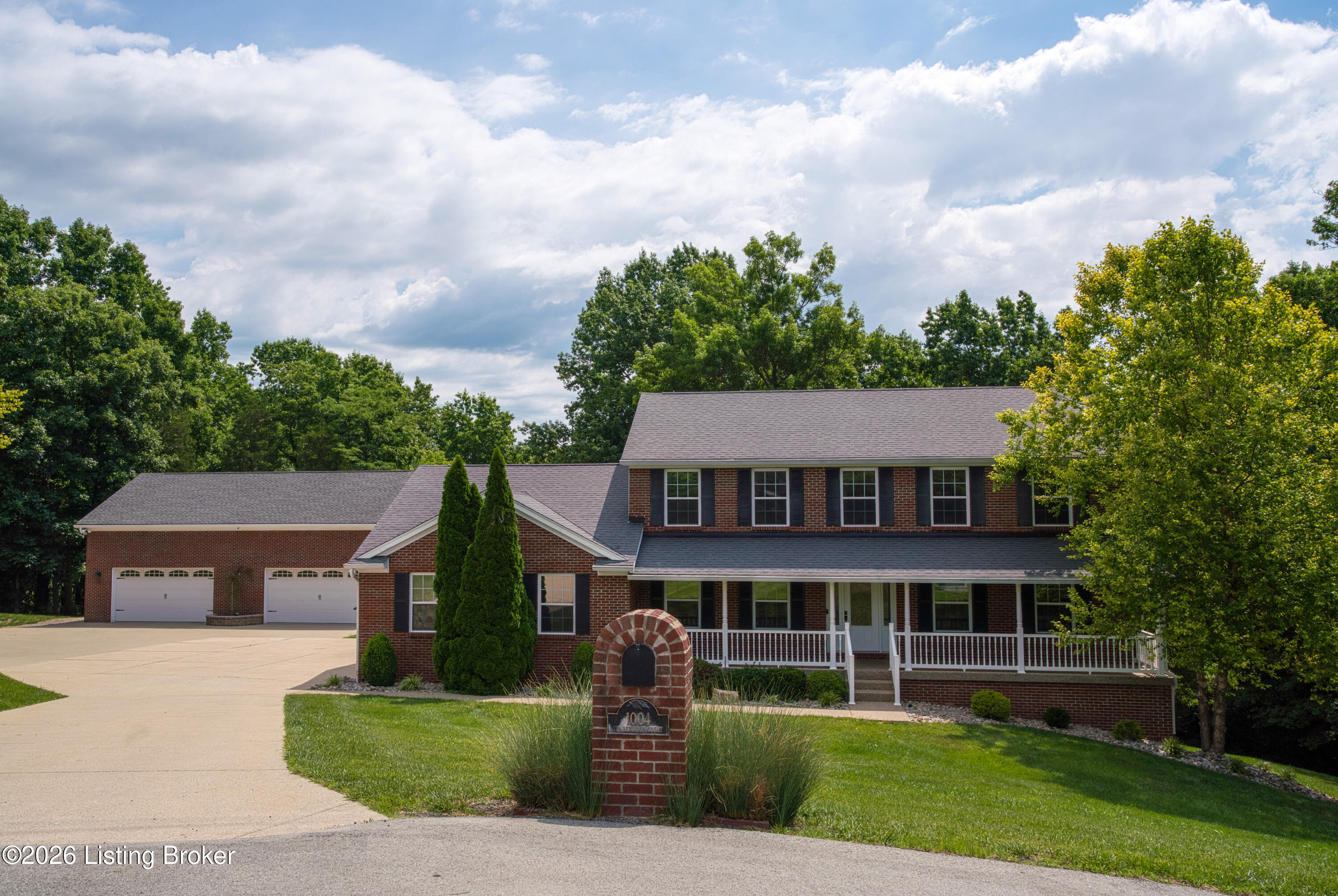1004 Timberwood Ct — photo