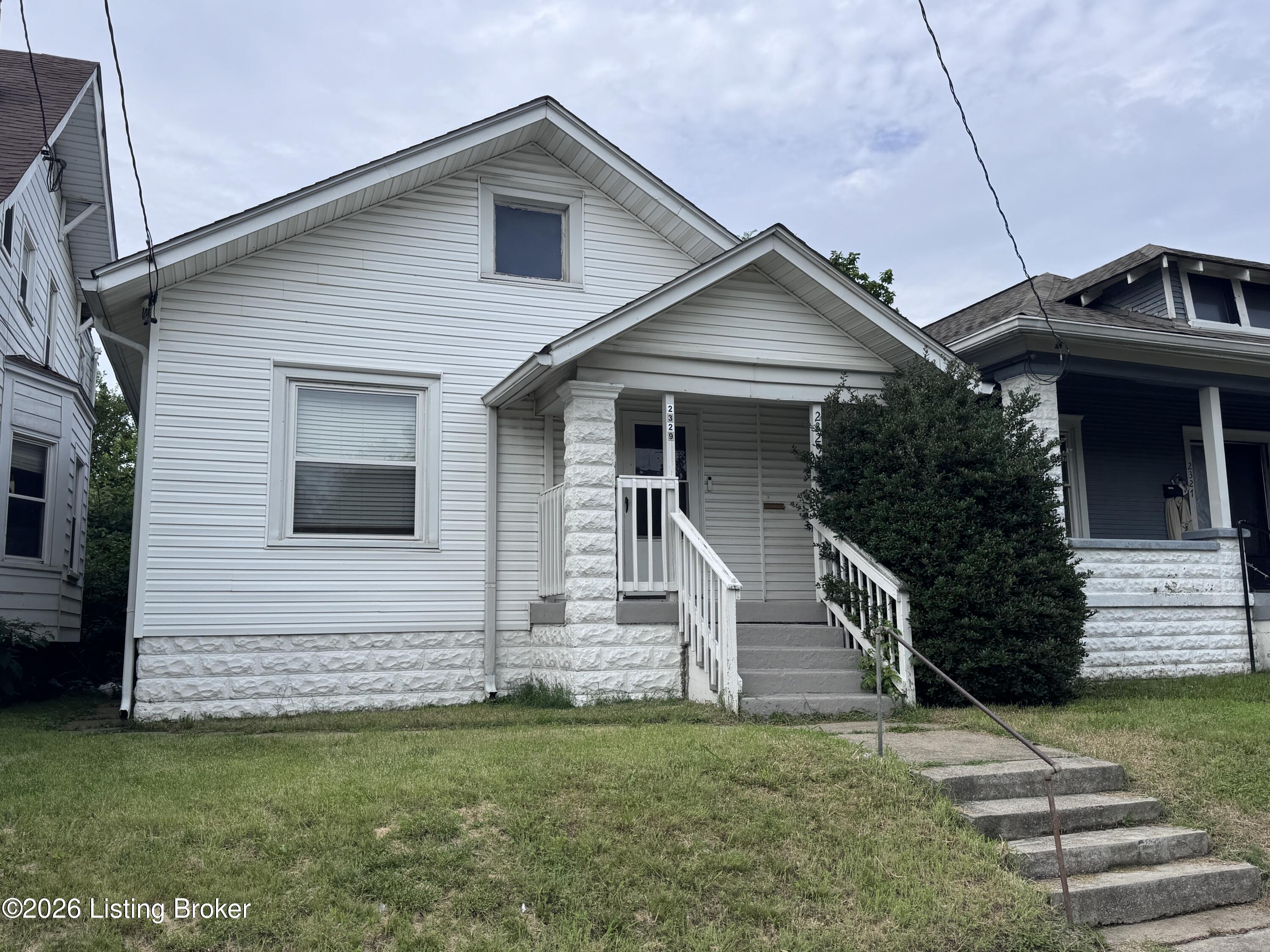 2329 W Oak St — photo