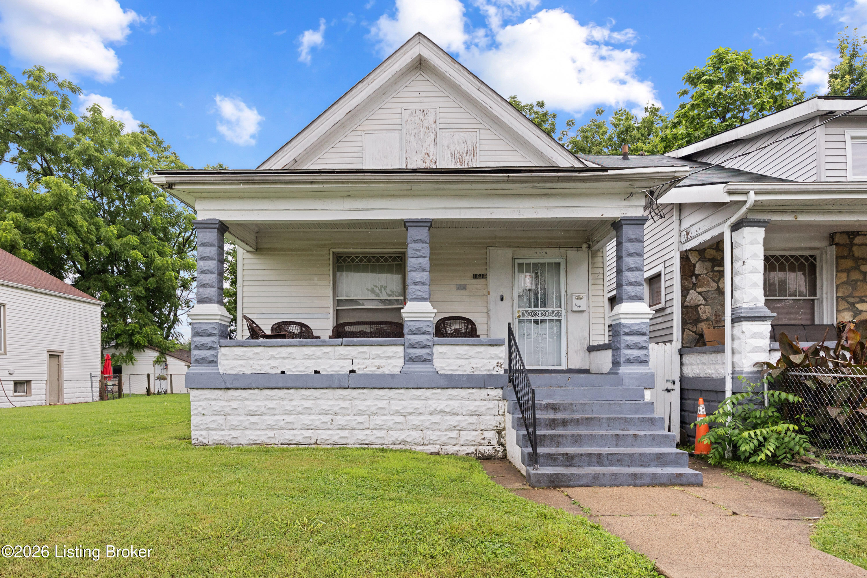1819 W Oak St — photo