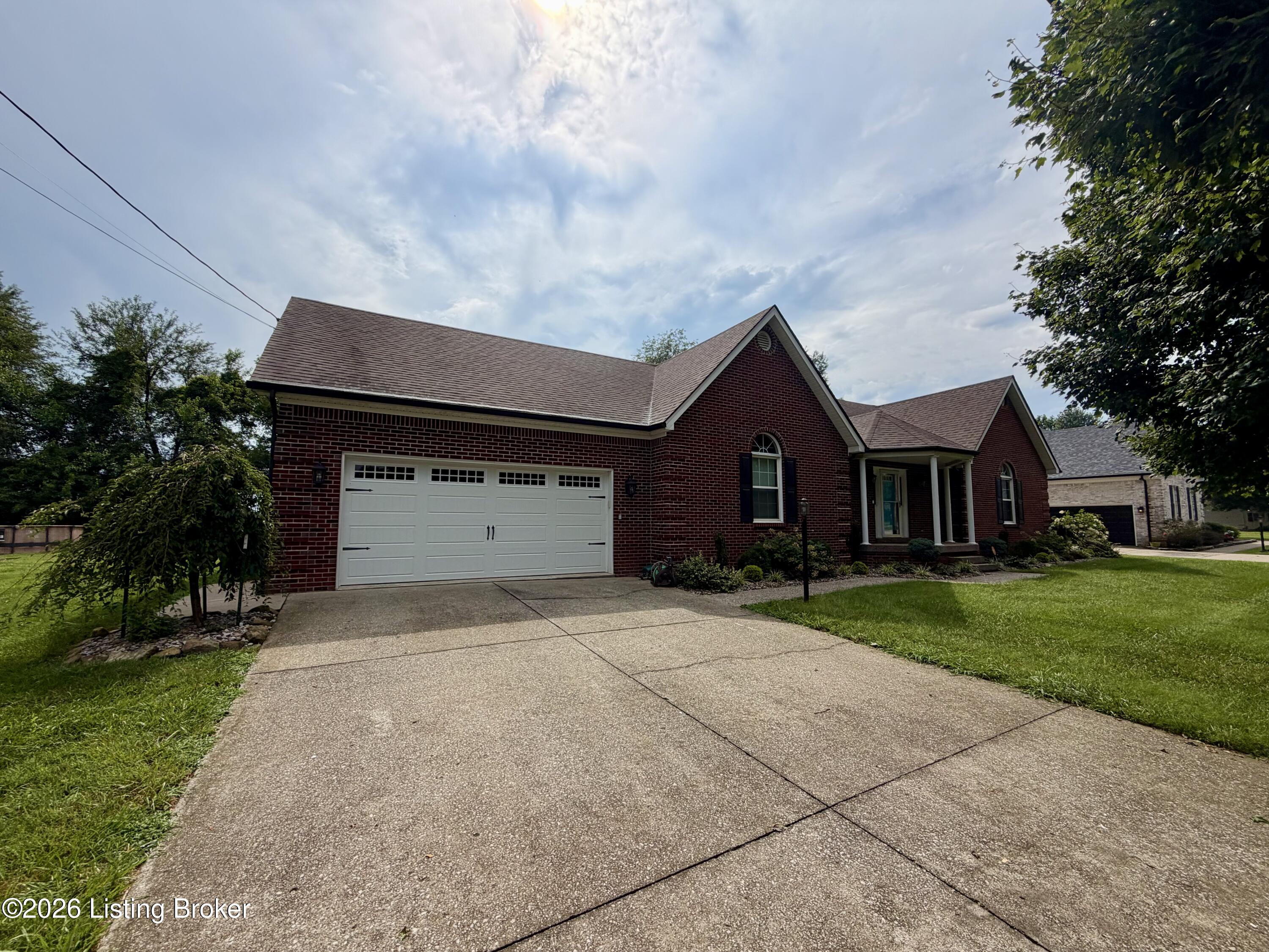 2025 Shannon Dr — photo