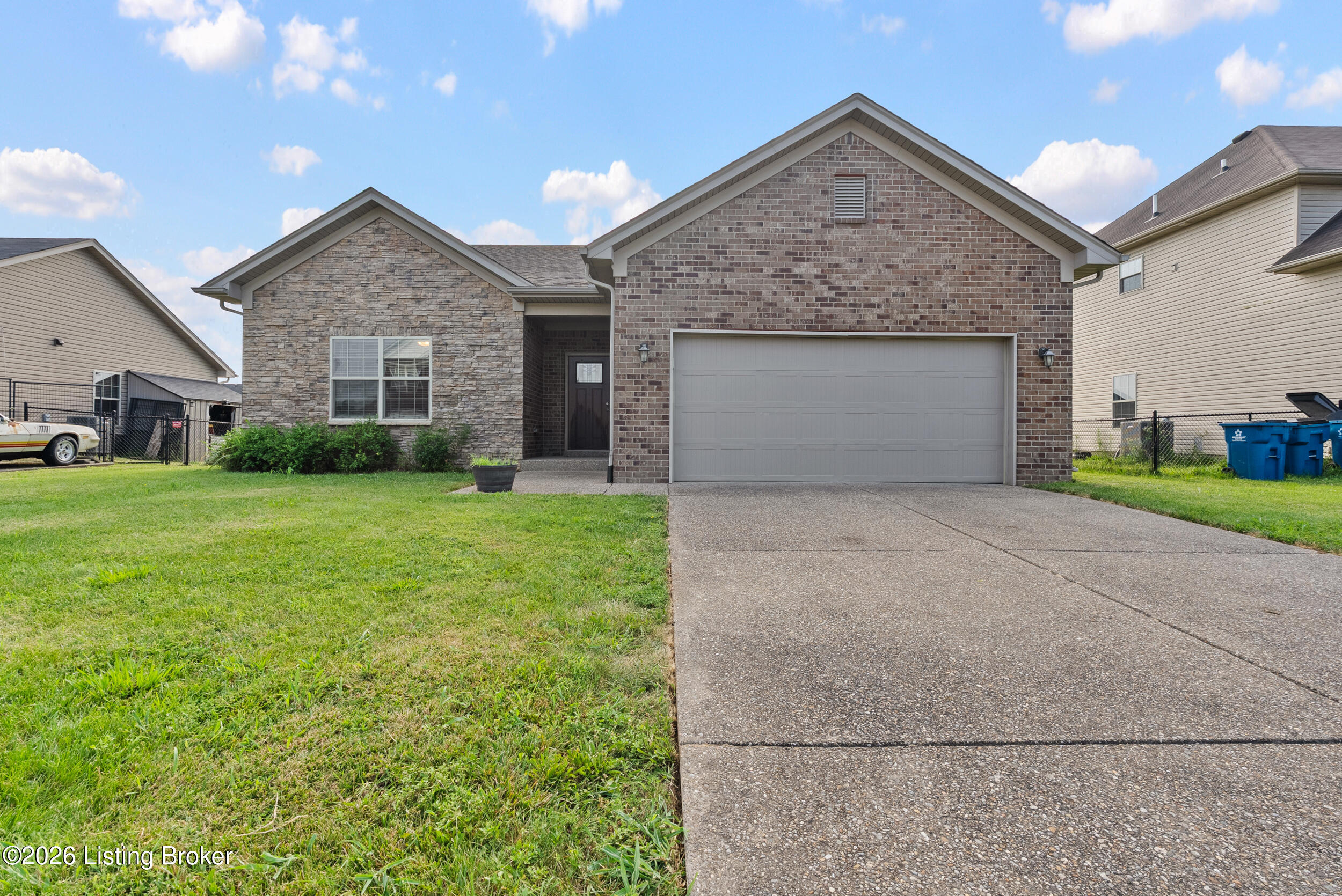 228 Mandarin Ct — photo
