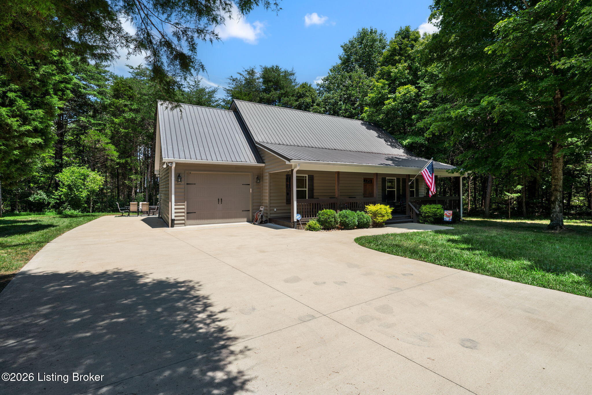 402 Hide Away Cir — photo