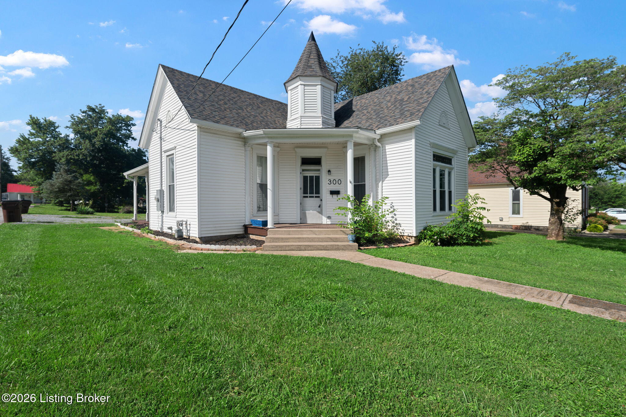 300 W Main St — photo