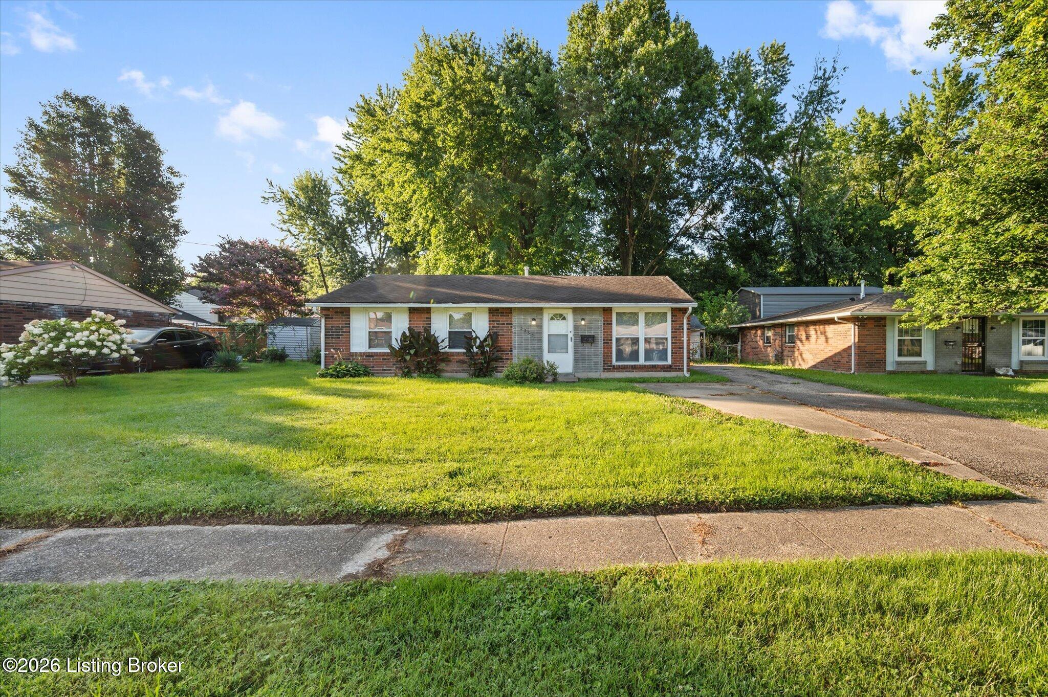 5533 Ridgecrest Rd, Louisville, KY 40218 — photo 2