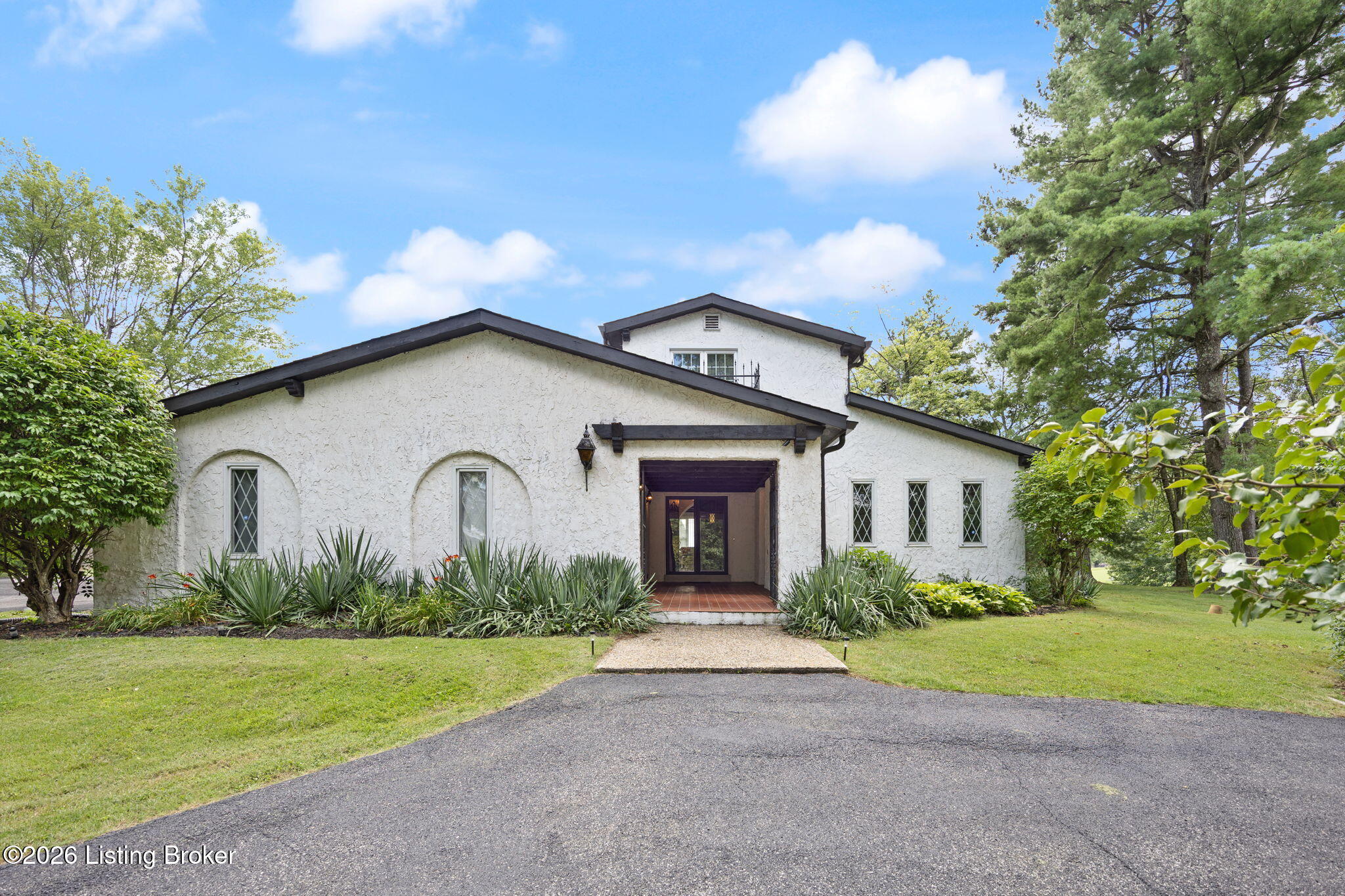 100 Roundtop Rd — photo