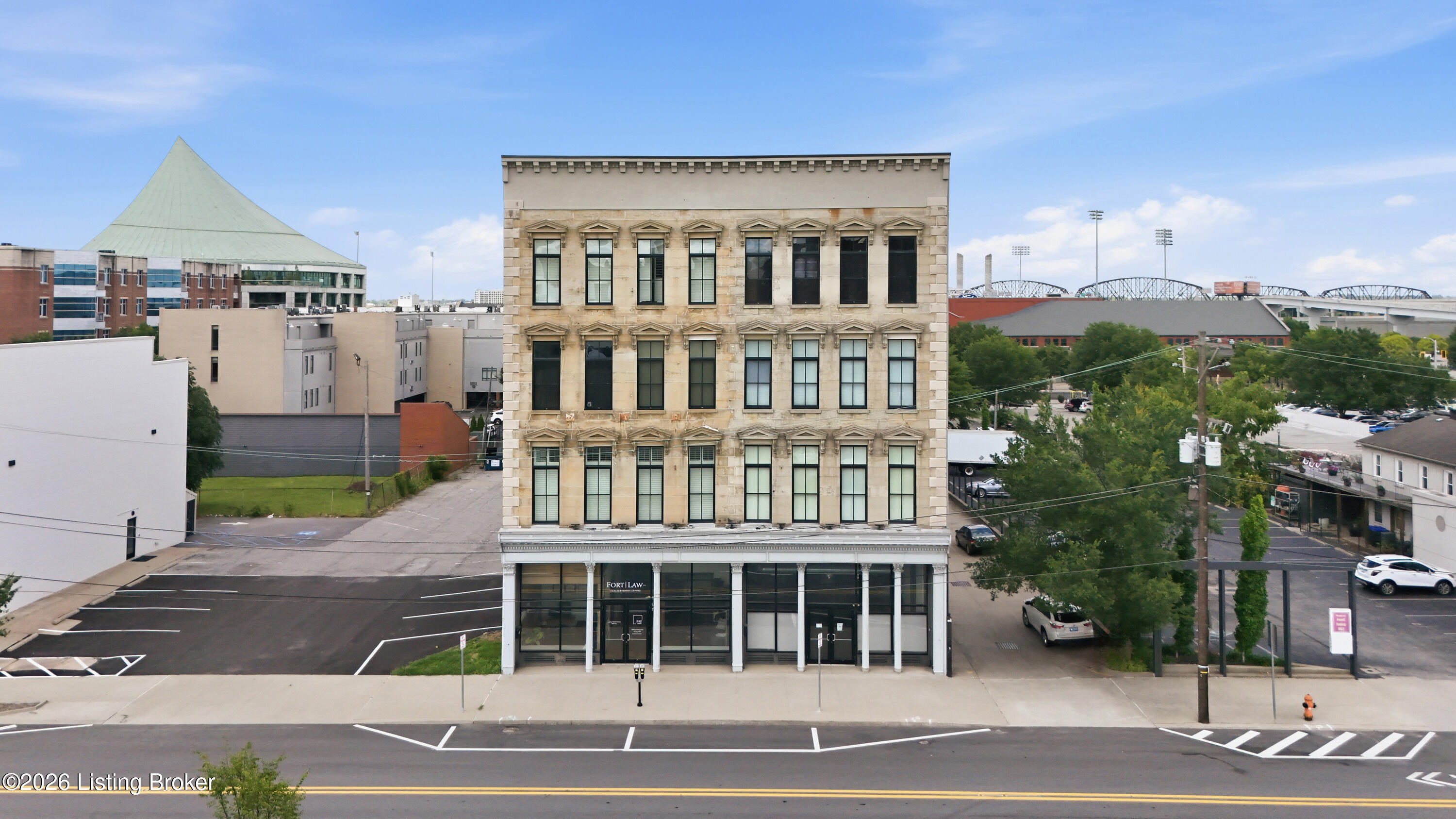 415 E Market St 201 — photo