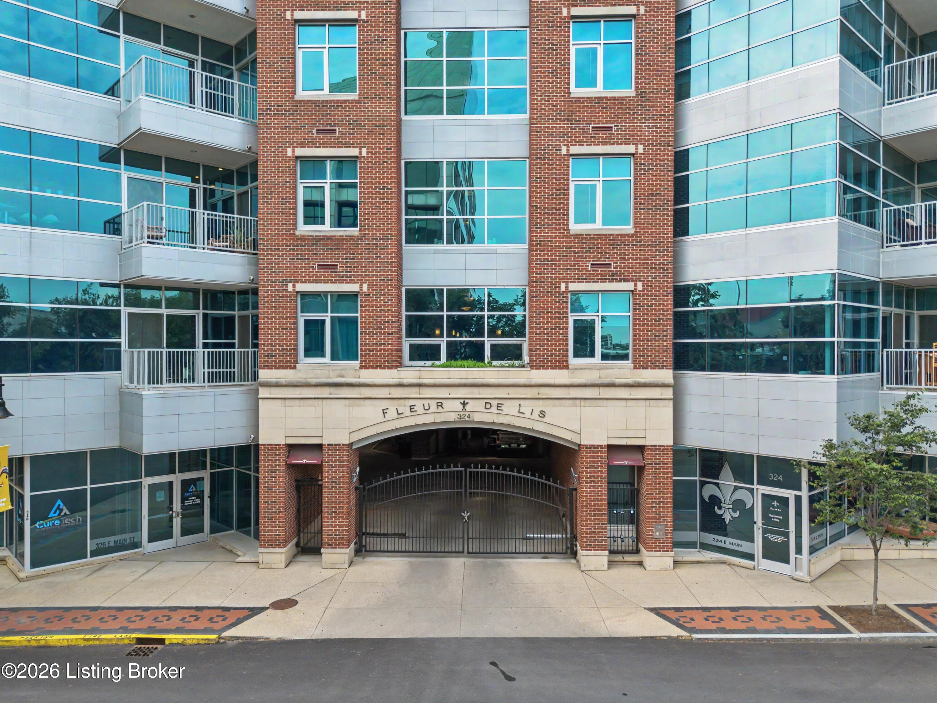 324 E Main St 225 — photo