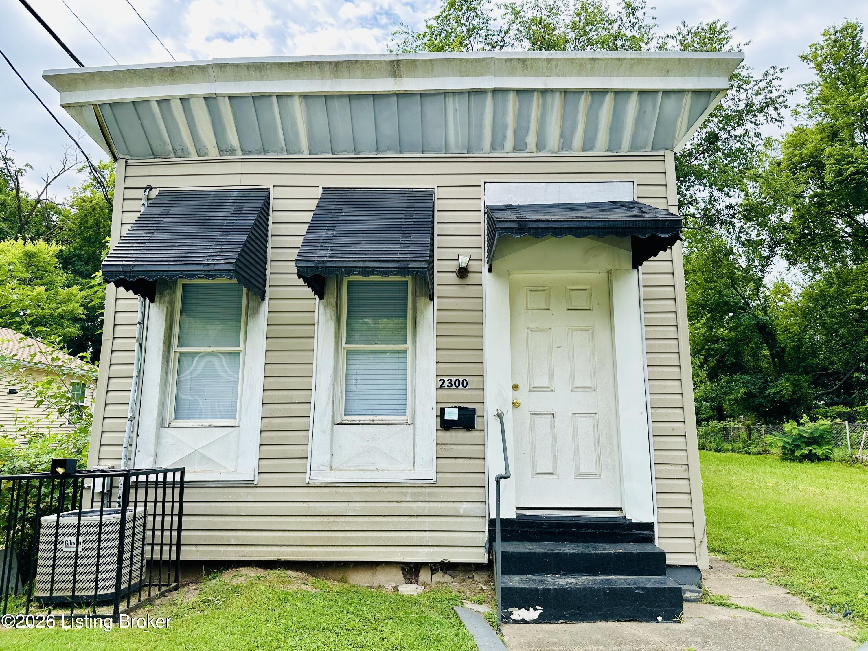 2300 W Madison St — photo