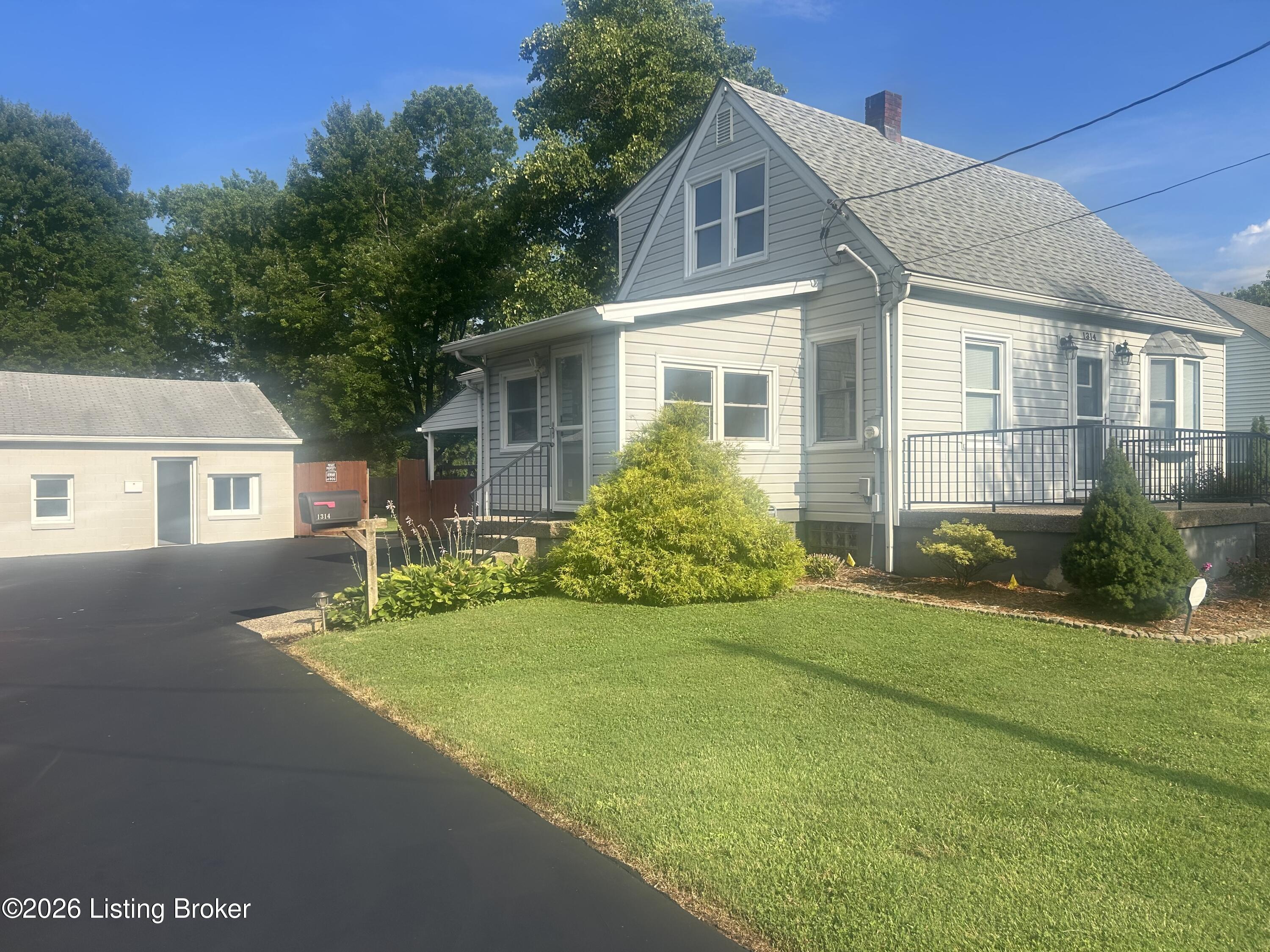 1314 Dahl Rd — photo
