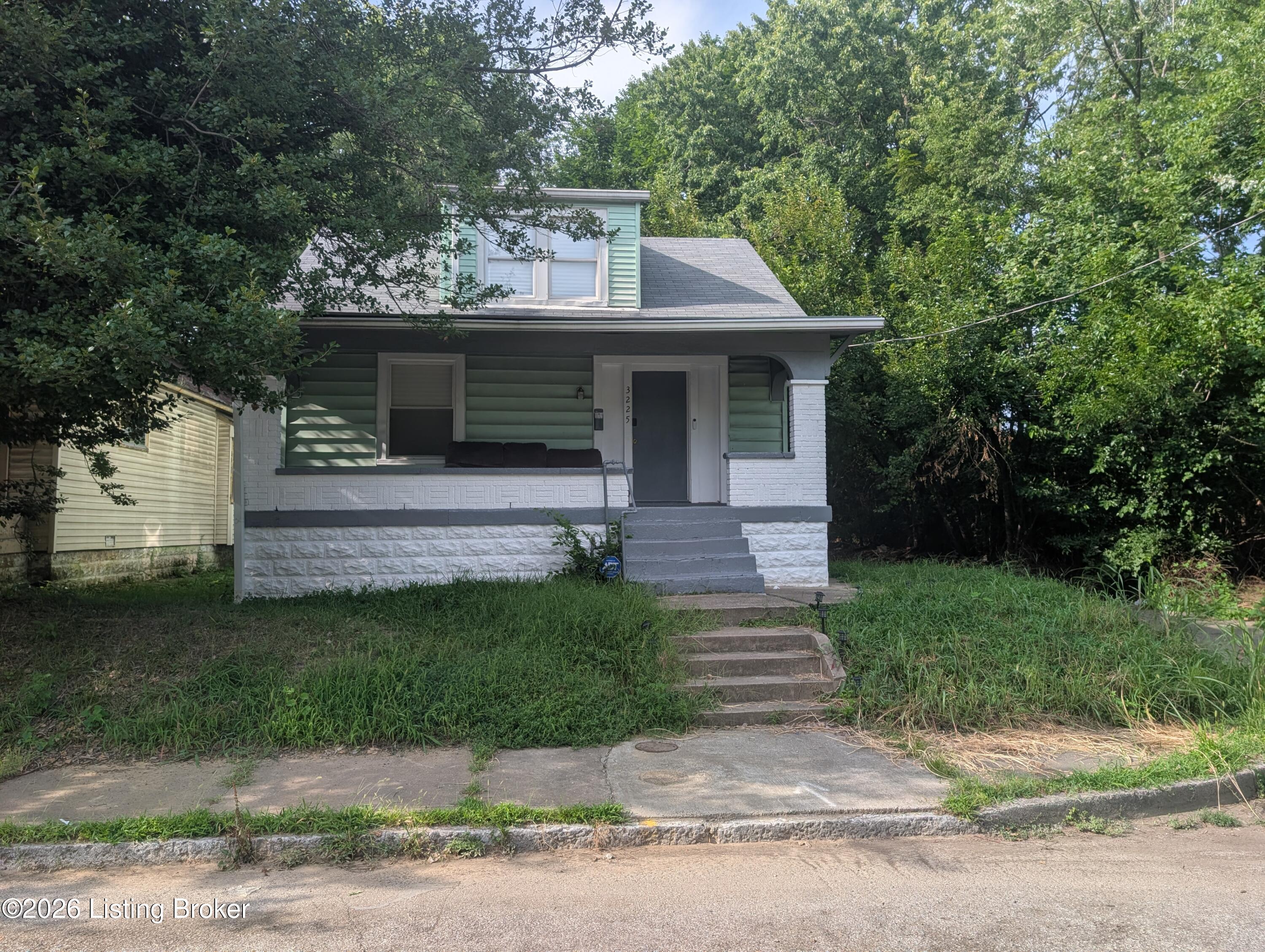 3225 W Jefferson St — photo