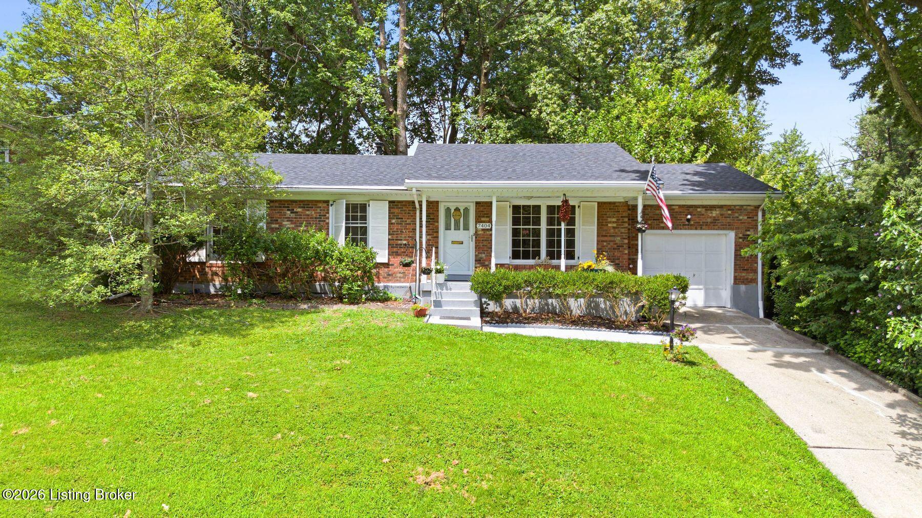 7404 Royalwood Dr — photo