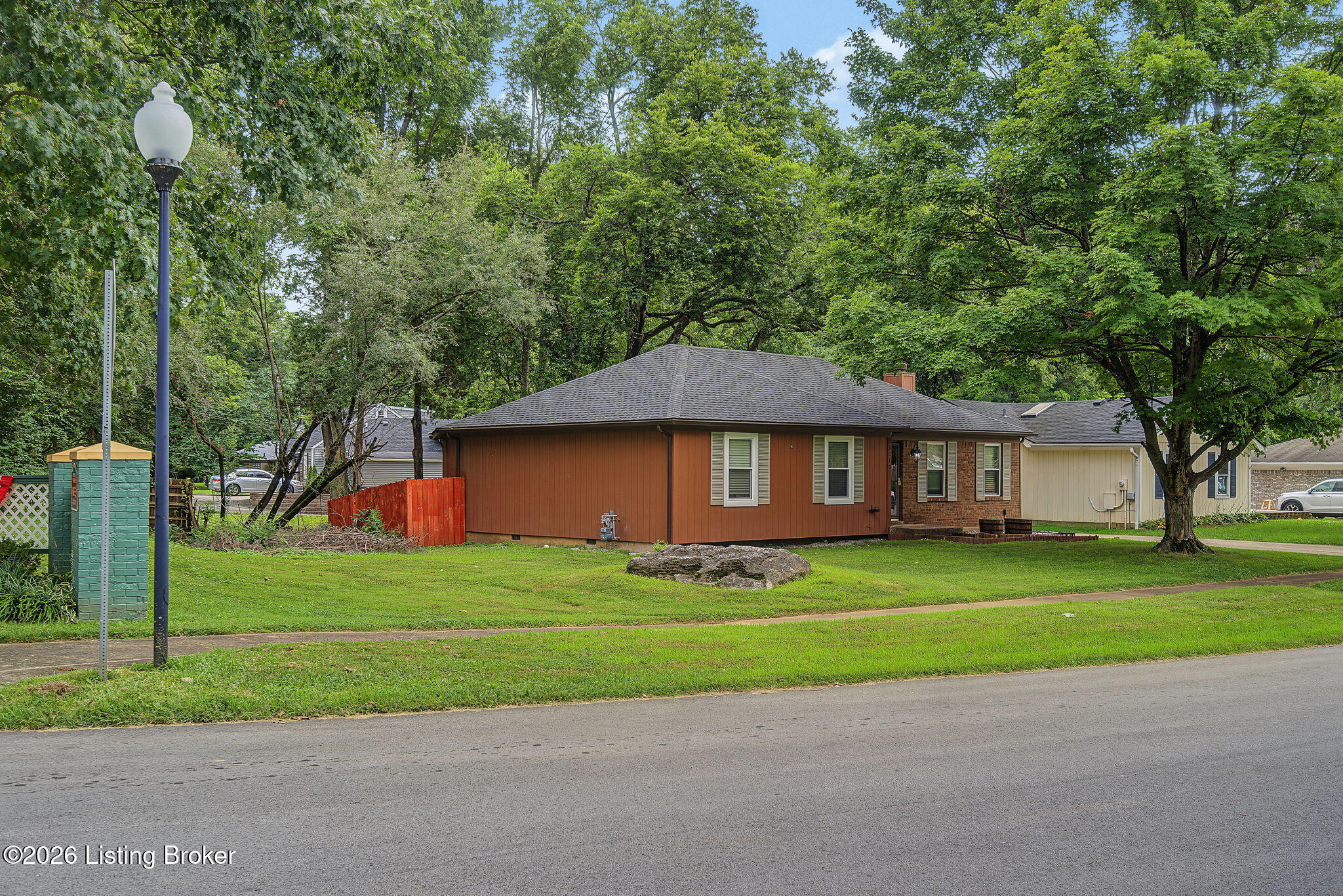 7010 Bartlett Rd — photo