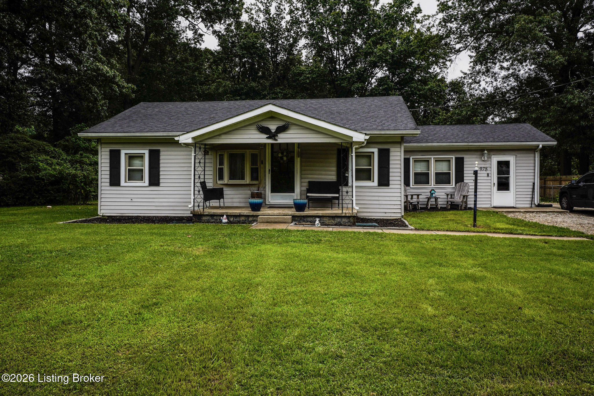978 Raymond Rd — photo