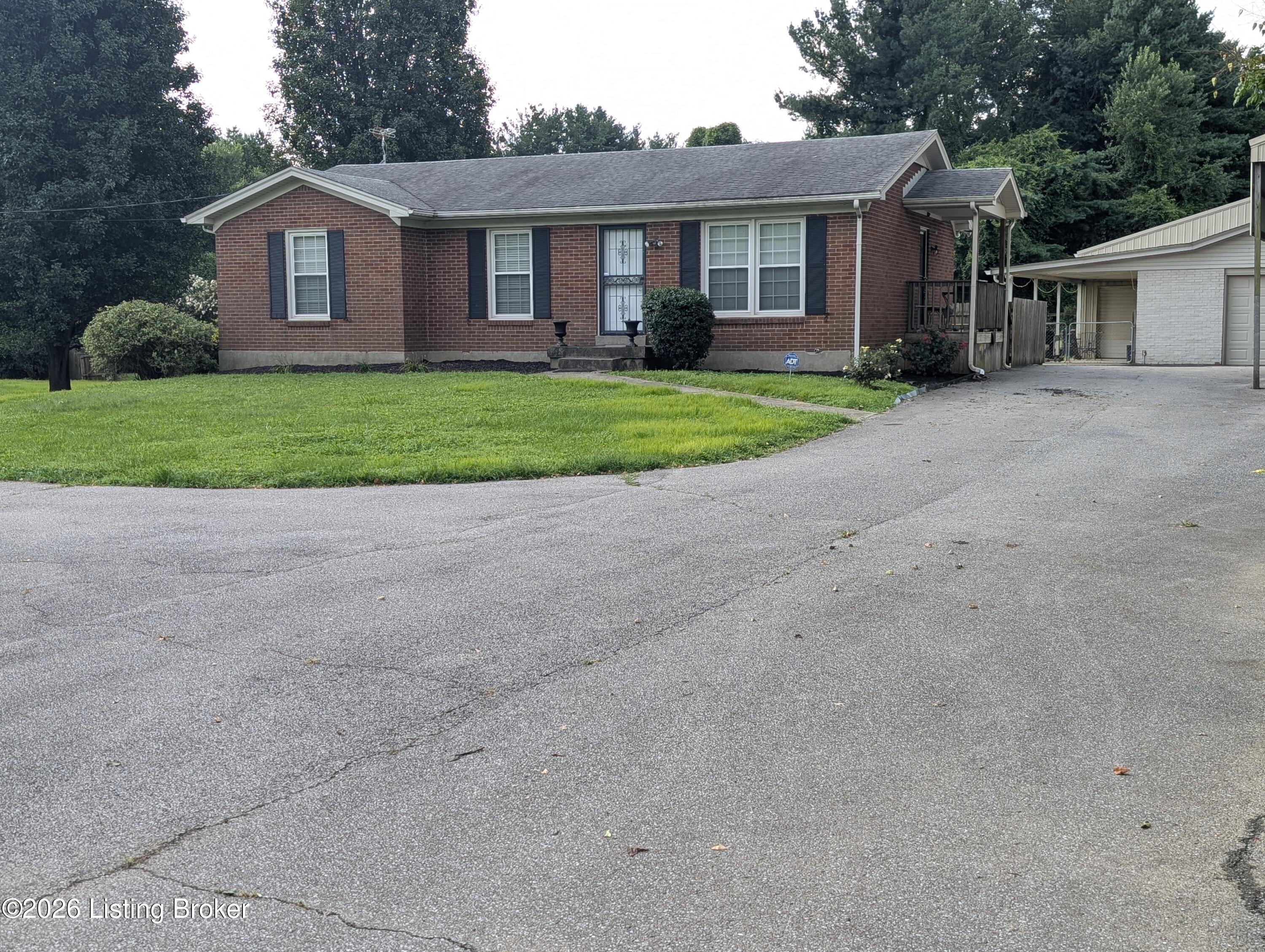 7804 E Manslick Rd — photo