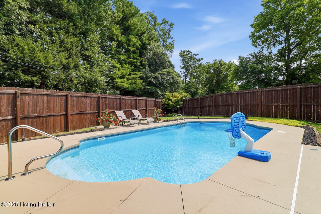 623 Harris Ridge Rd, Louisville, KY 40223 — photo 2