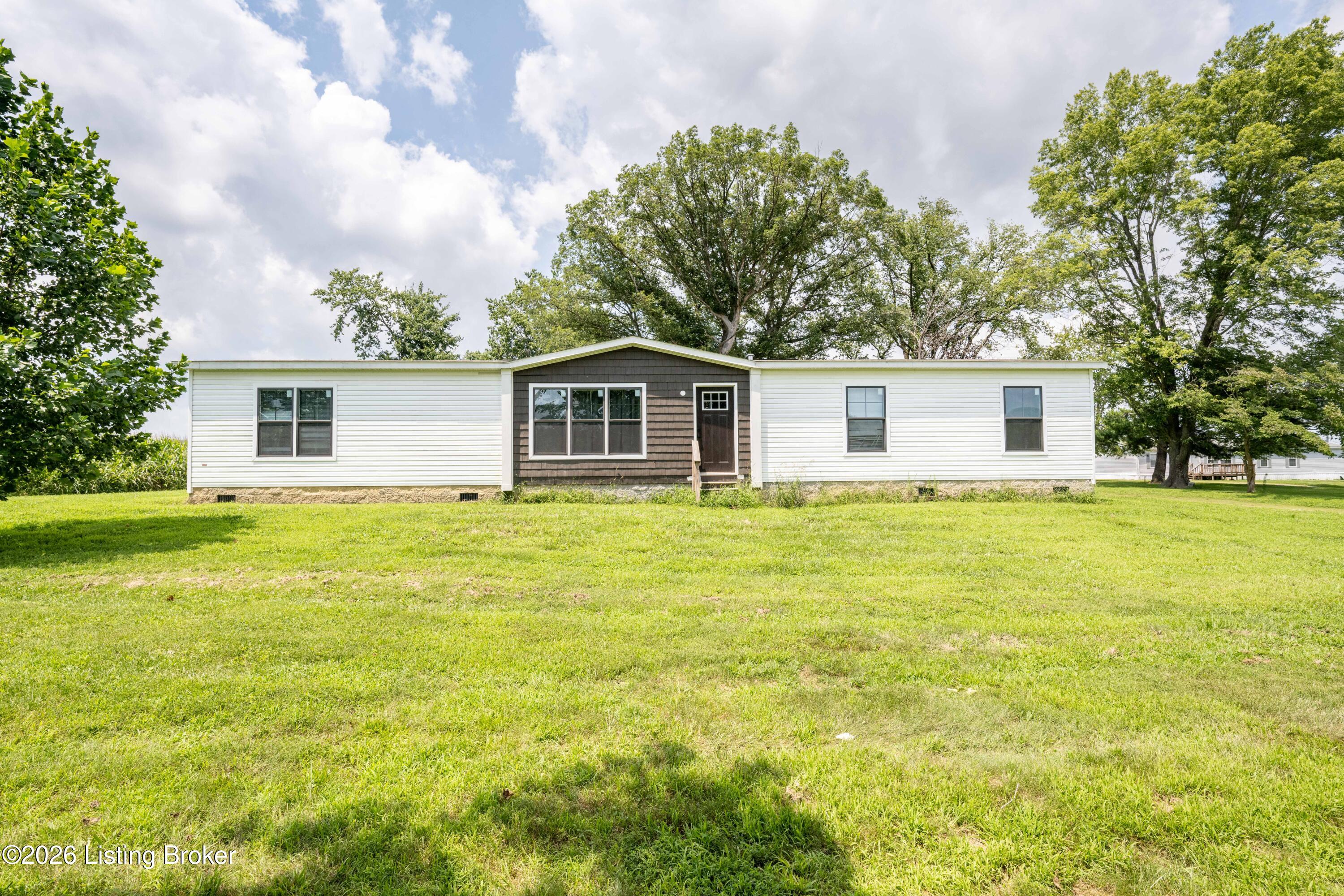 886 E Calvary Rd — photo