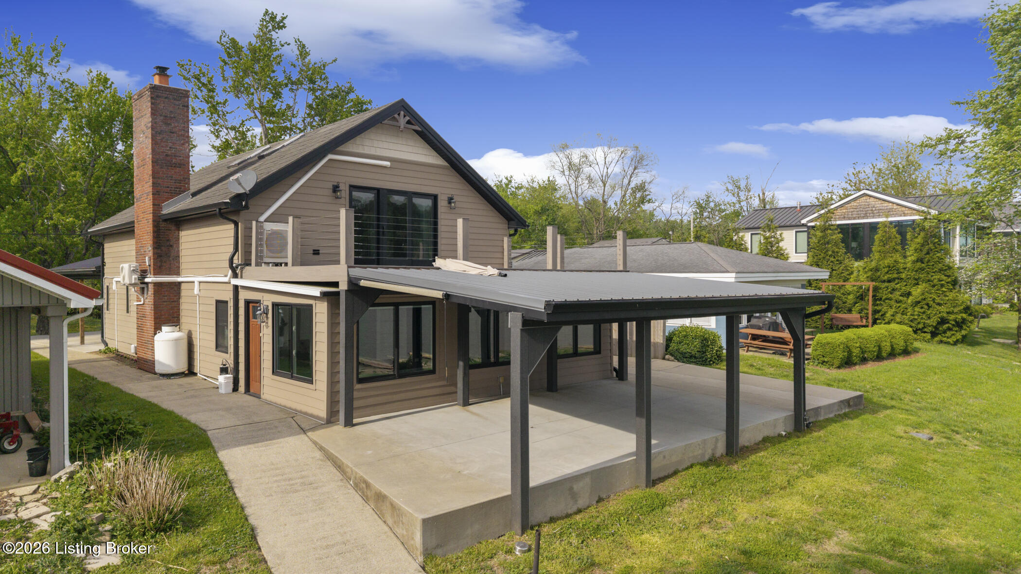 252 W River Rd — photo