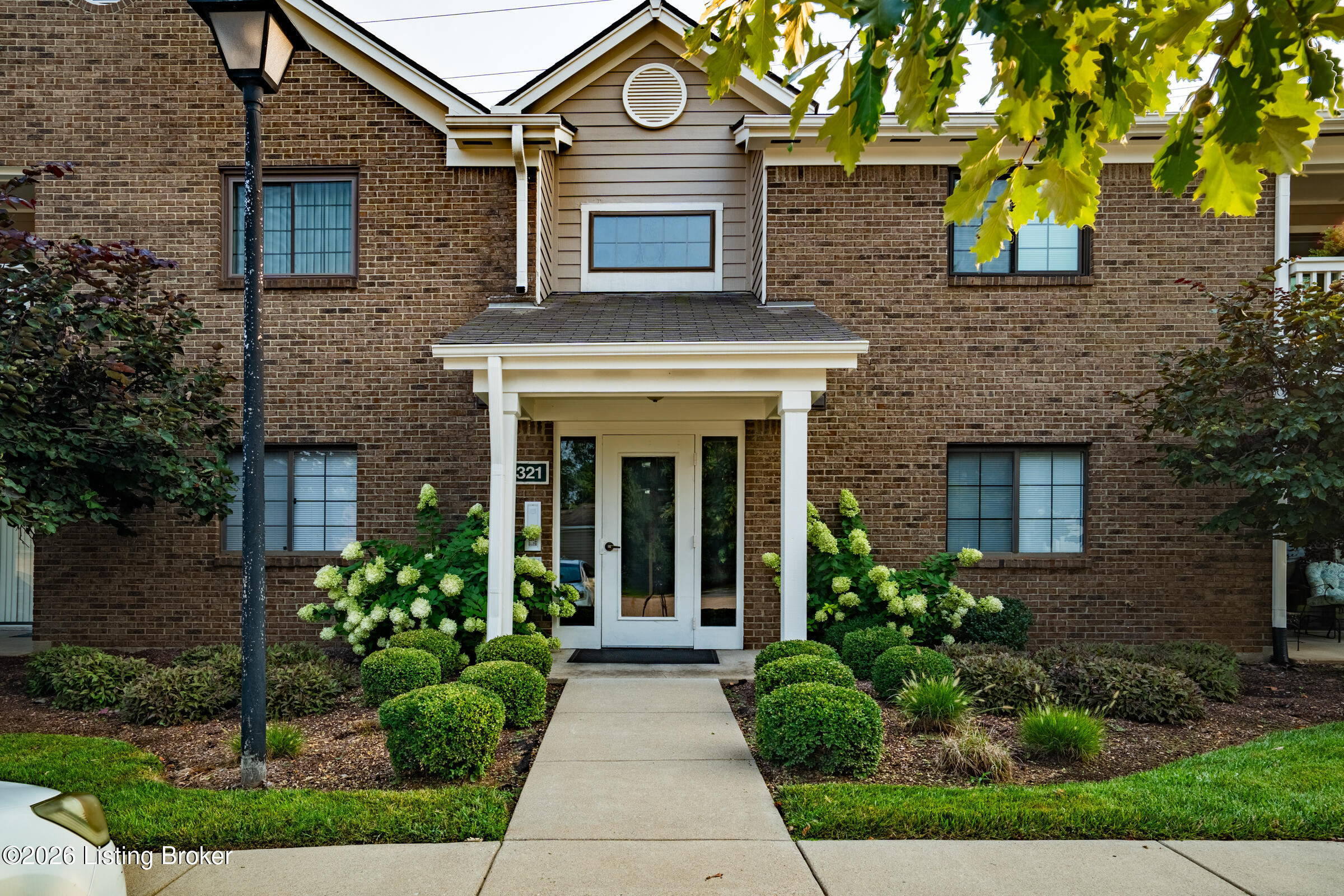 321 Piatt Pl 104 — photo