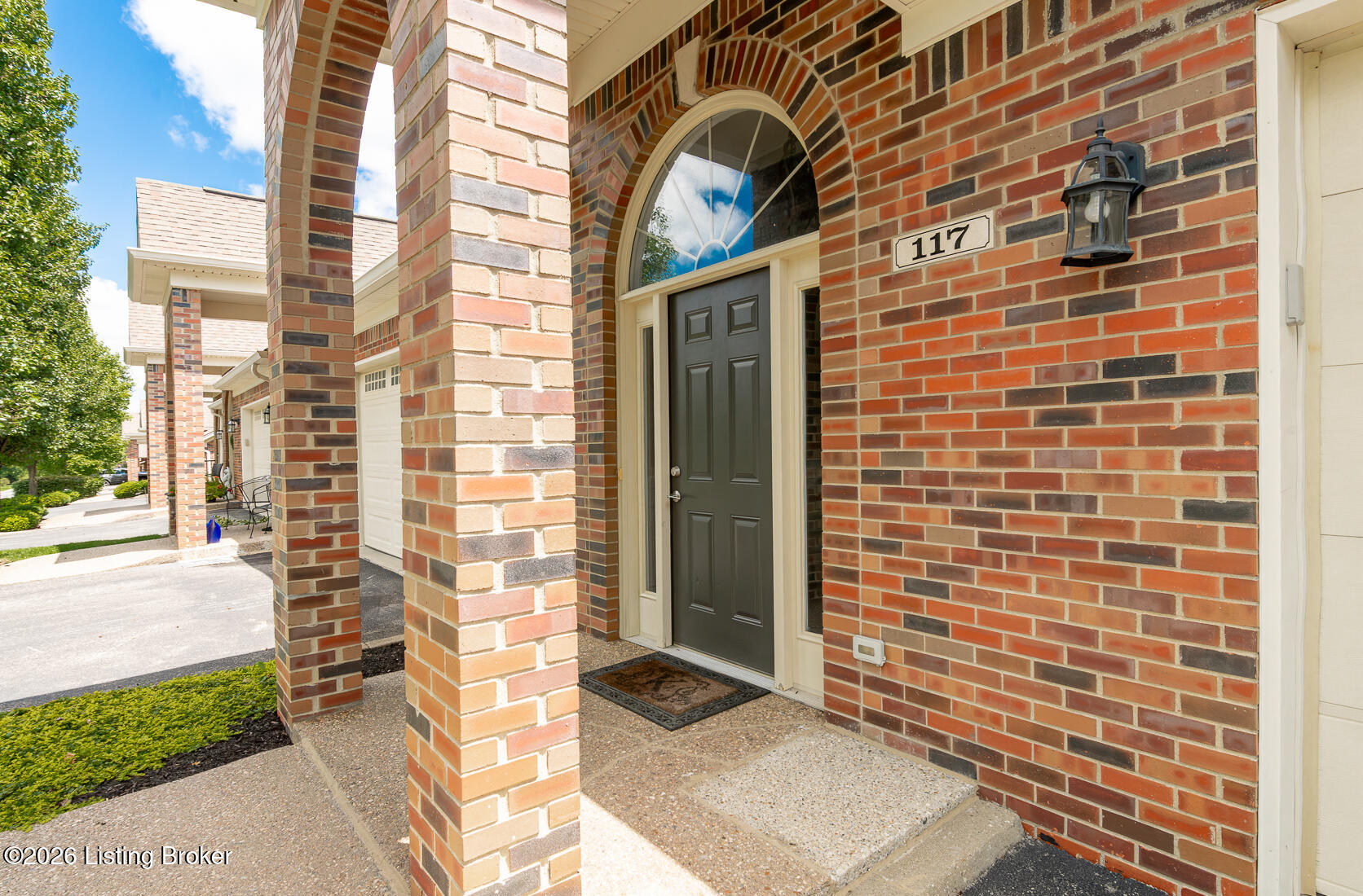 117 Treslyn Way — photo