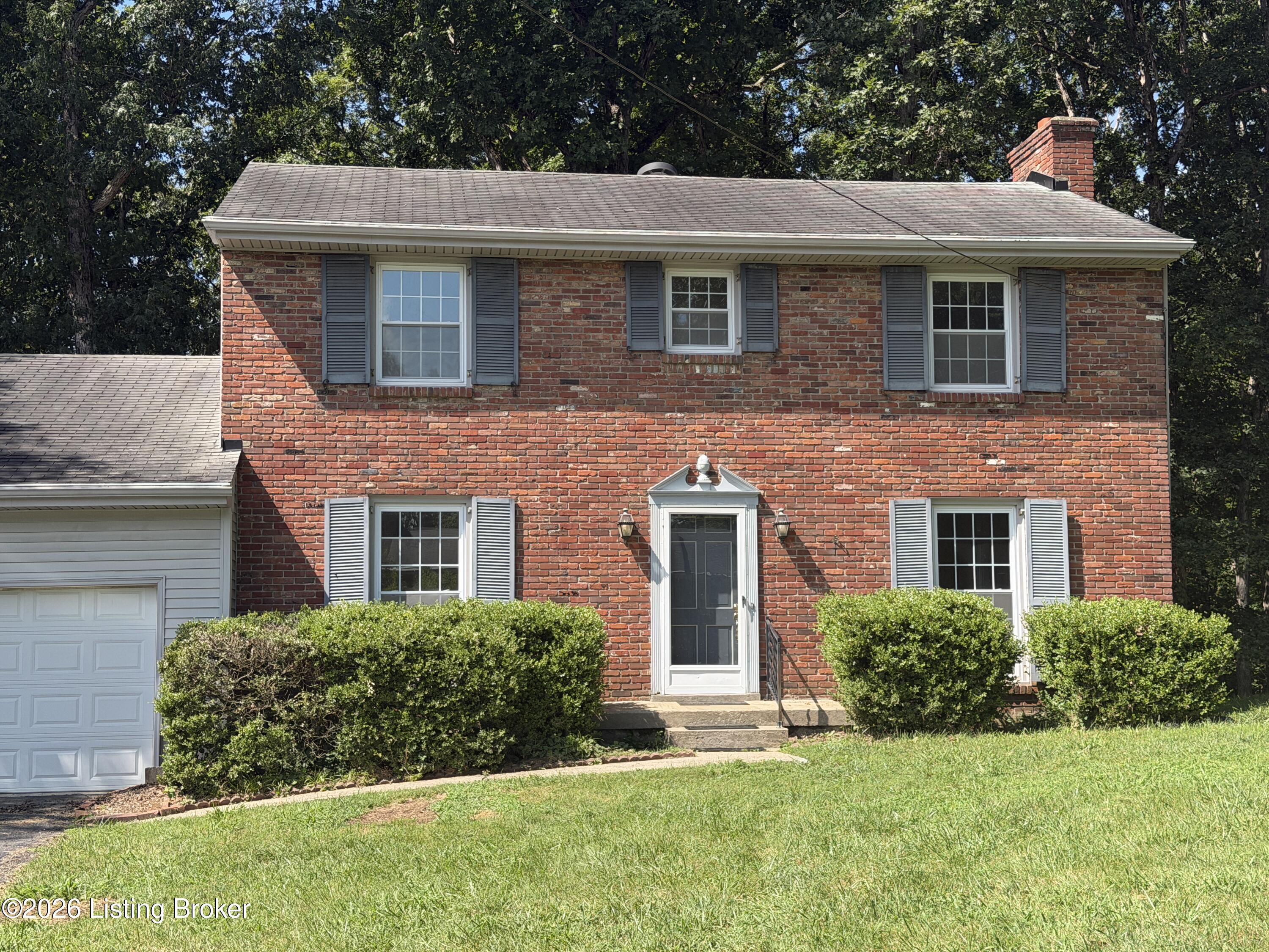 590 Lakeshore Pkwy — photo