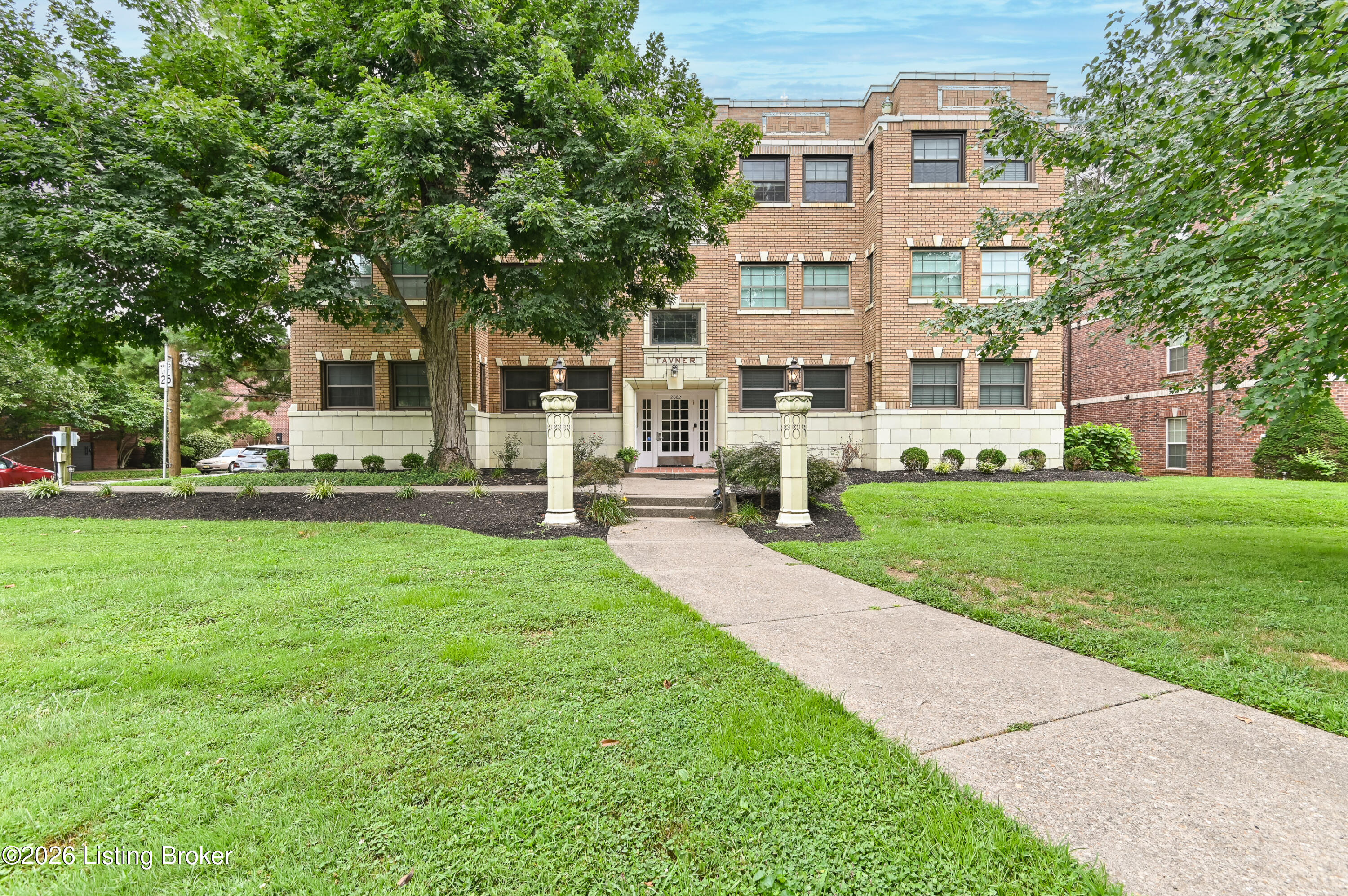 2082 Douglass Blvd Apt 18 — photo