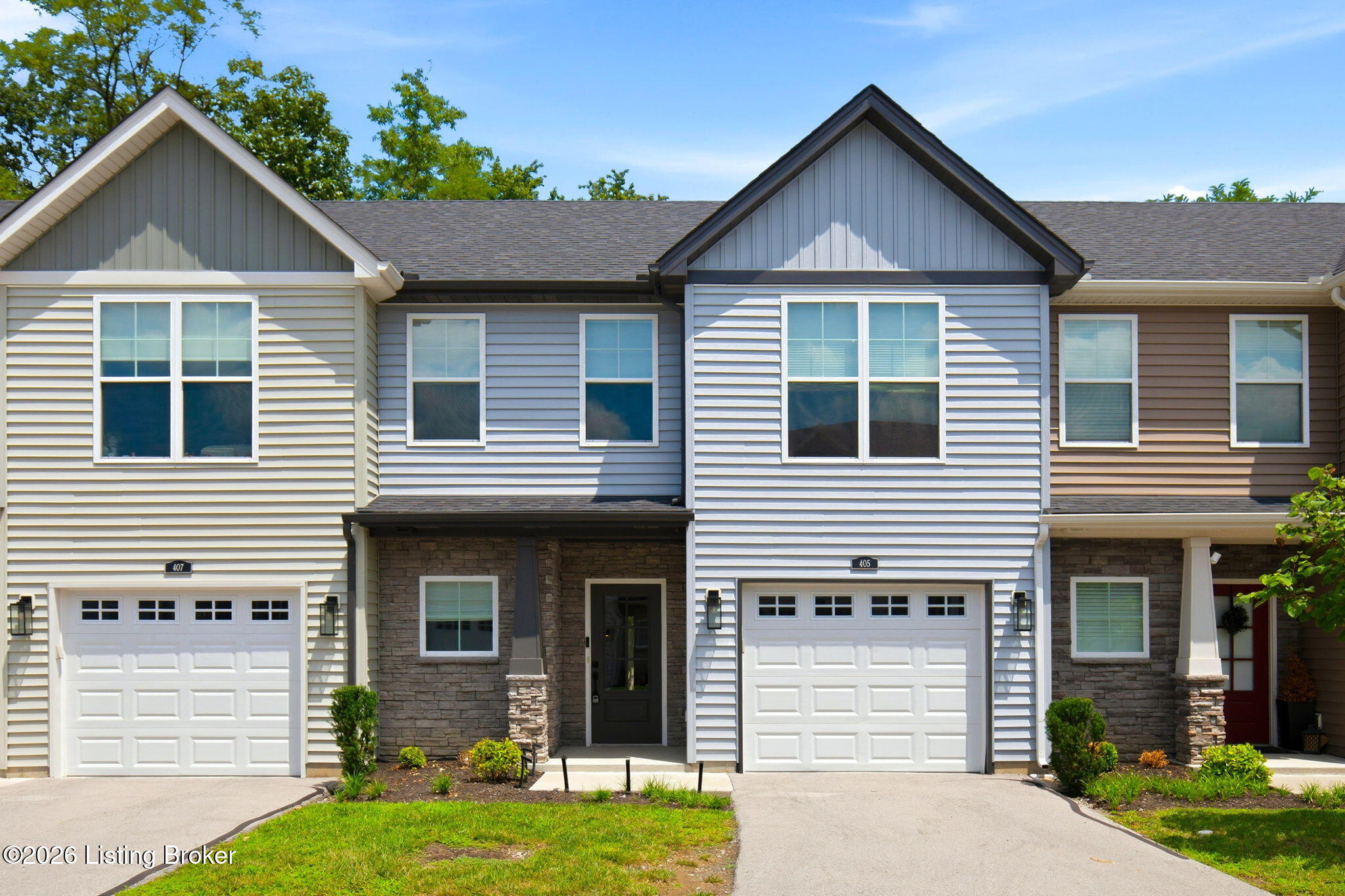 405 Railway Dr — photo