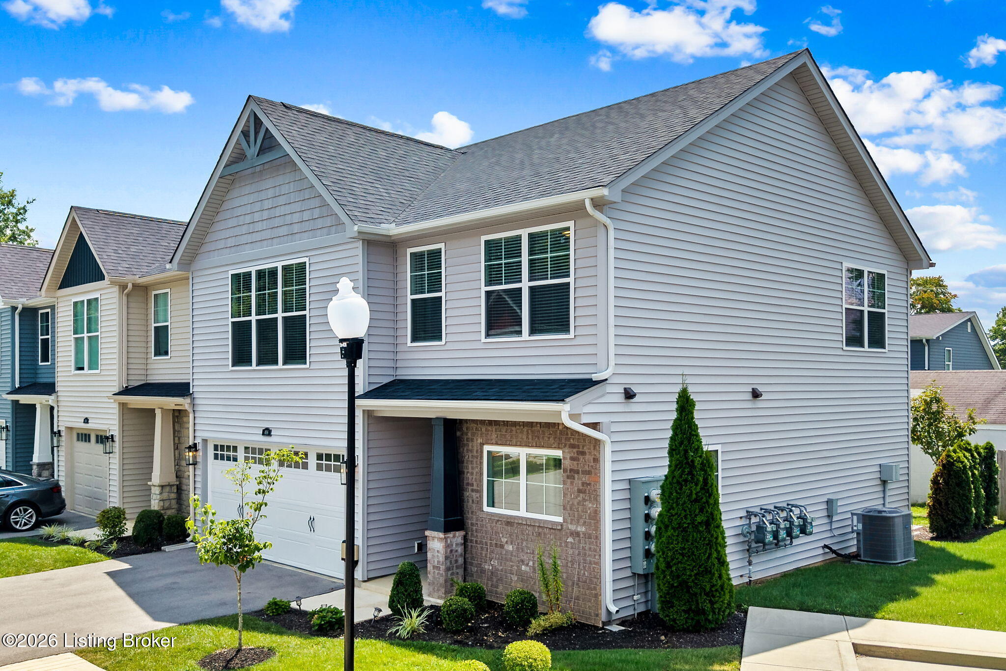 406 Railway Dr — photo