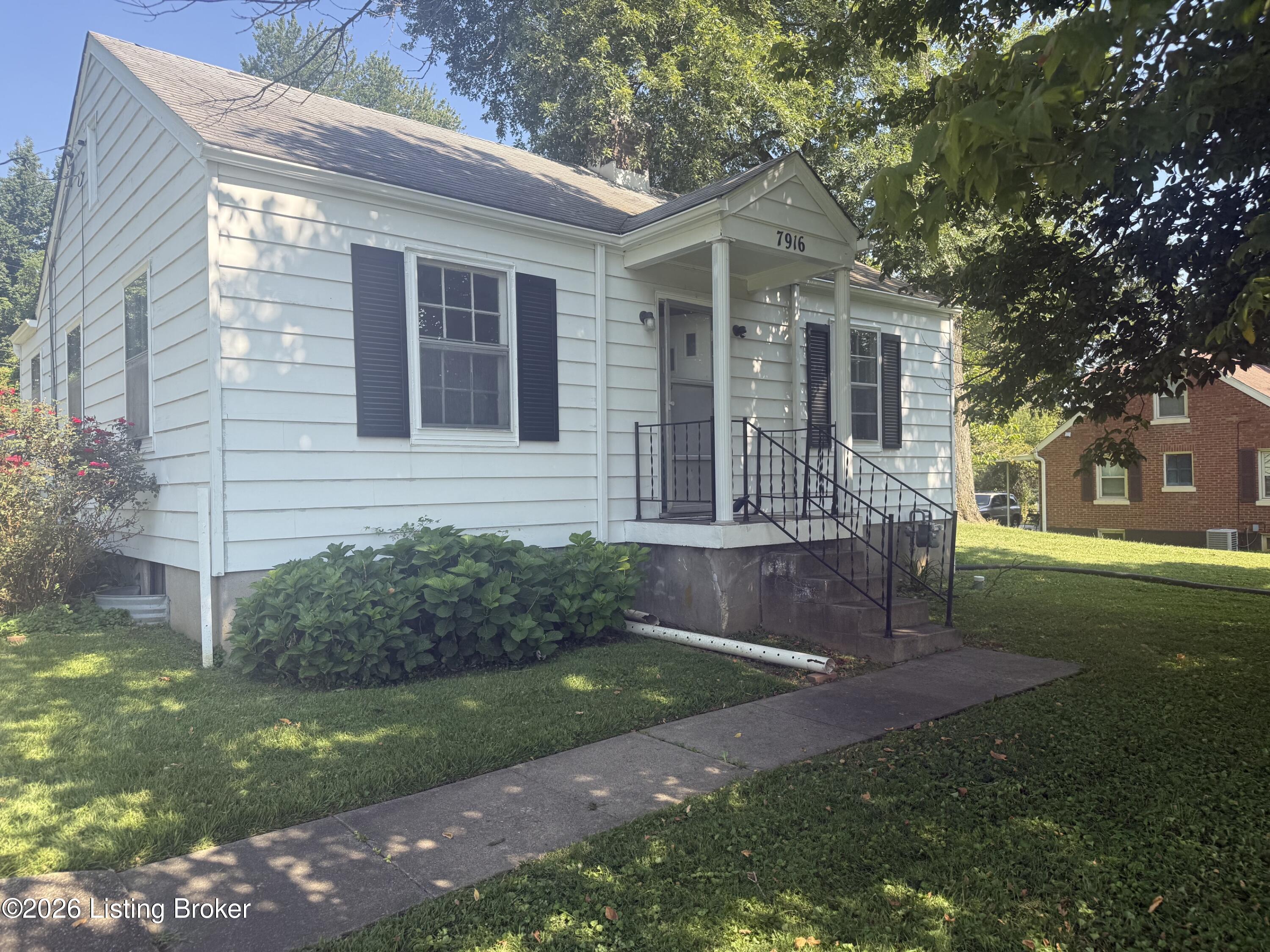 7916 3rd Street Rd, Louisville, KY 40214 — photo 2